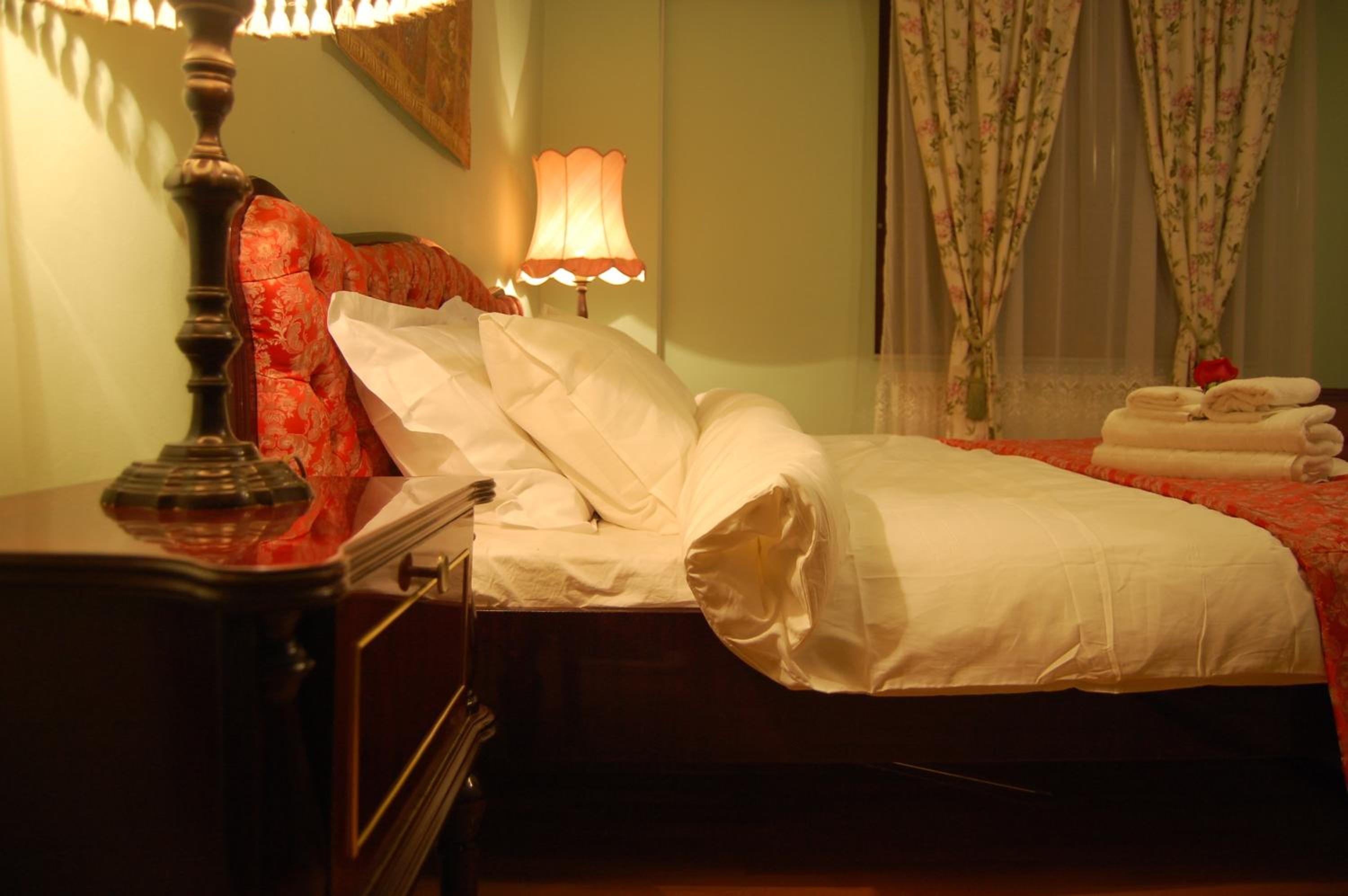 Paris Double Room - Photo 9