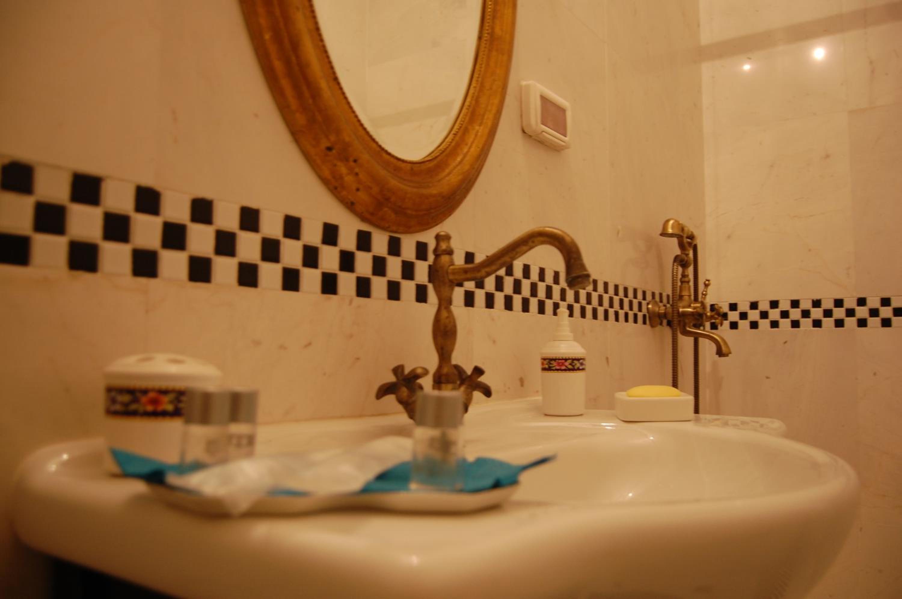 Rome Double Room - Photo 6