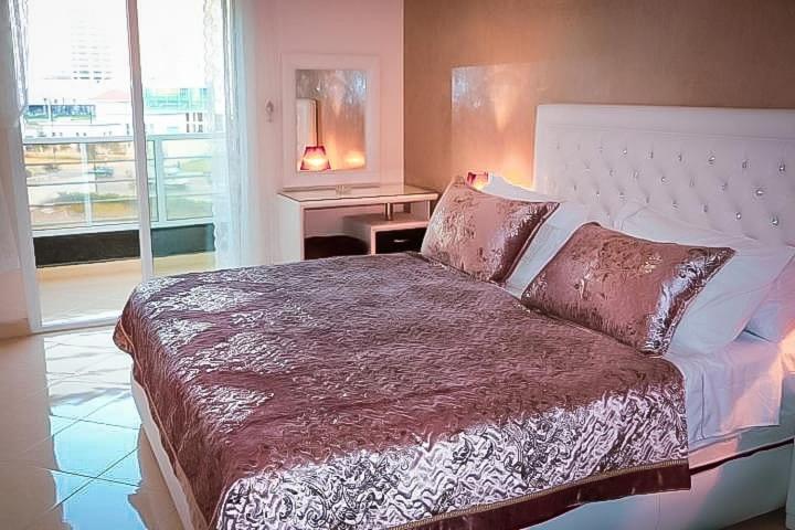 One-Bedroom Apartment - Photo 1