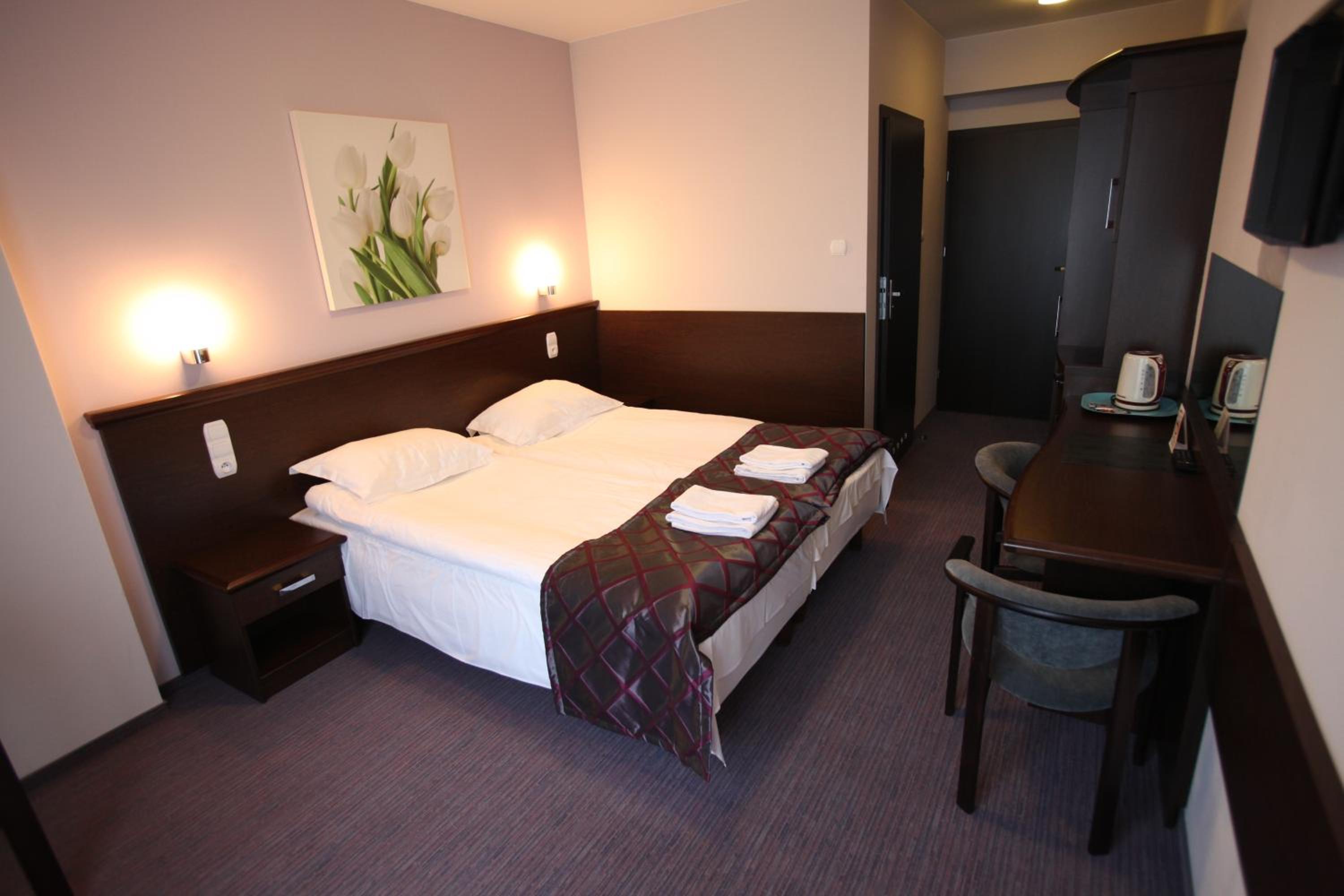 Twin Room - Photo 9