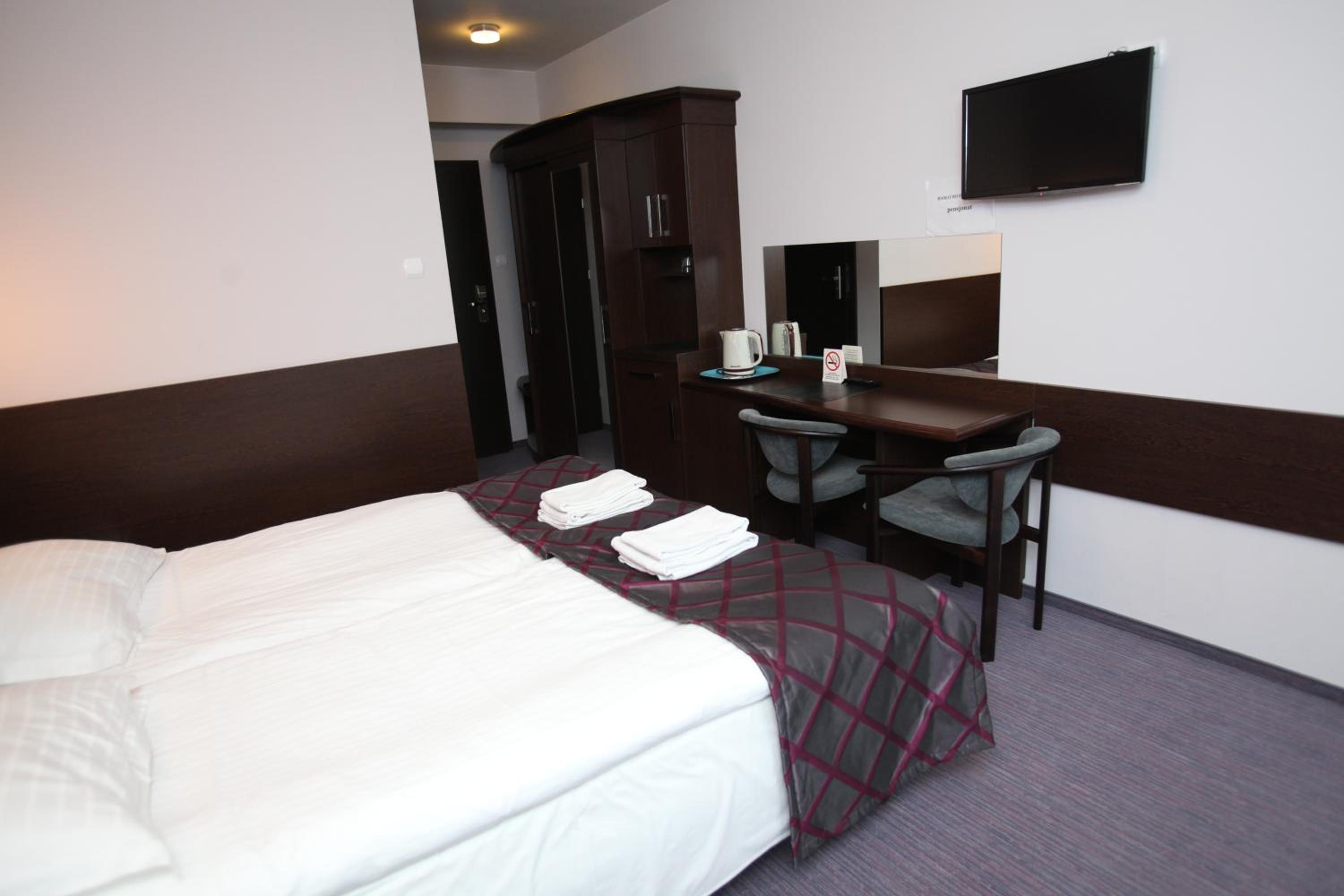 Twin Room - Photo 8