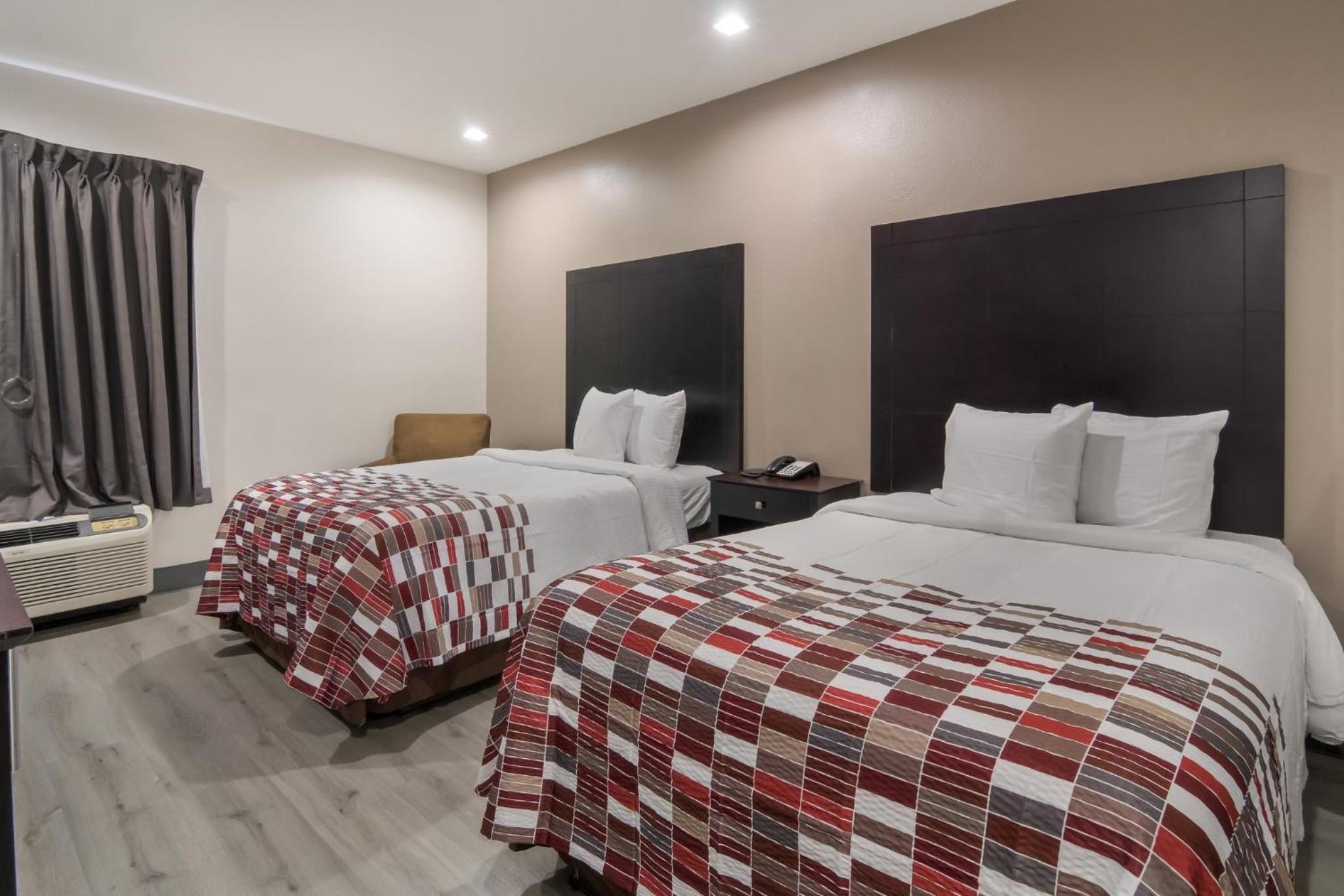 Deluxe Double Room with Two Double Beds Non-Smoking photo 2