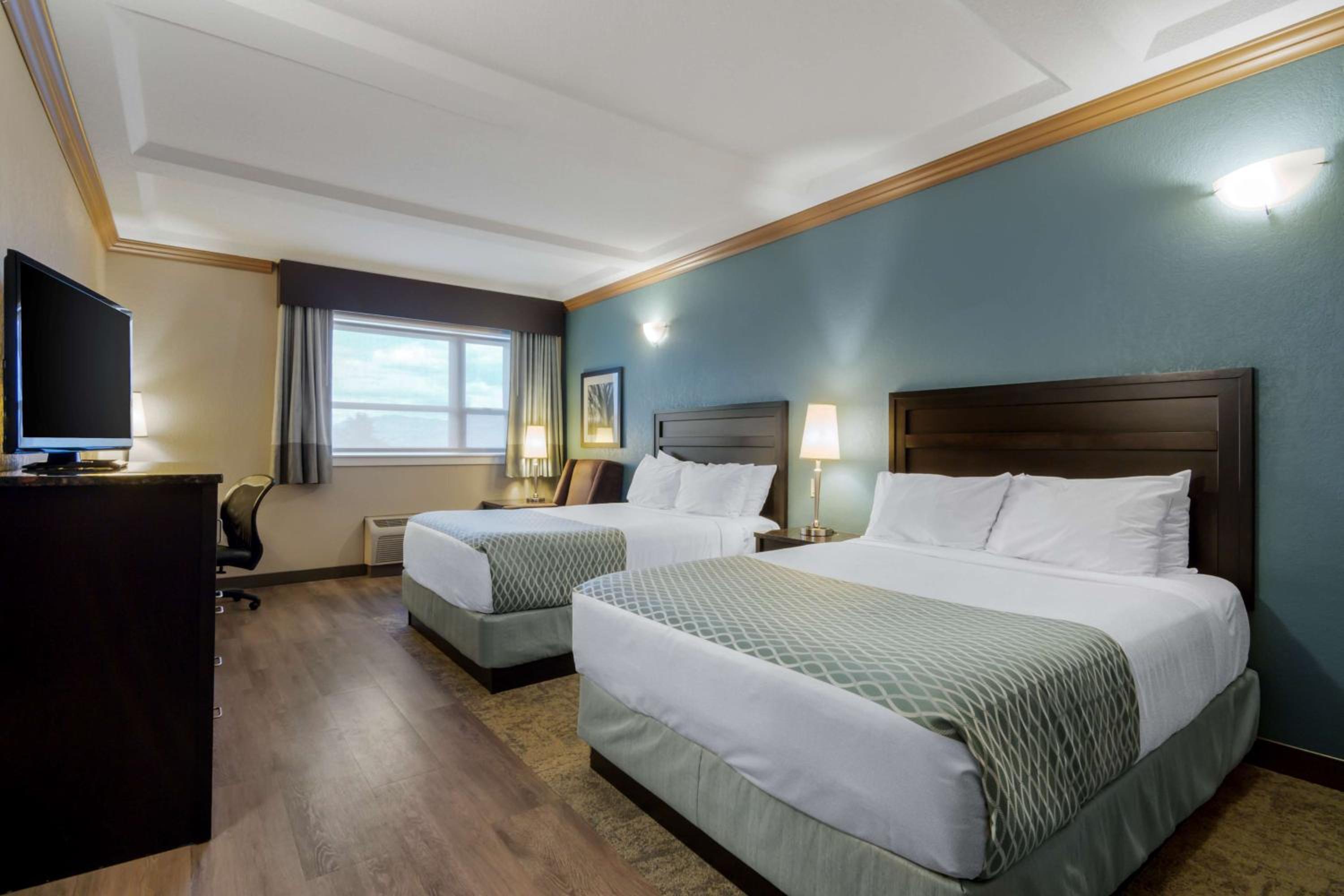 Queen Room with Two Queen Beds - Non-Smoking photo 1