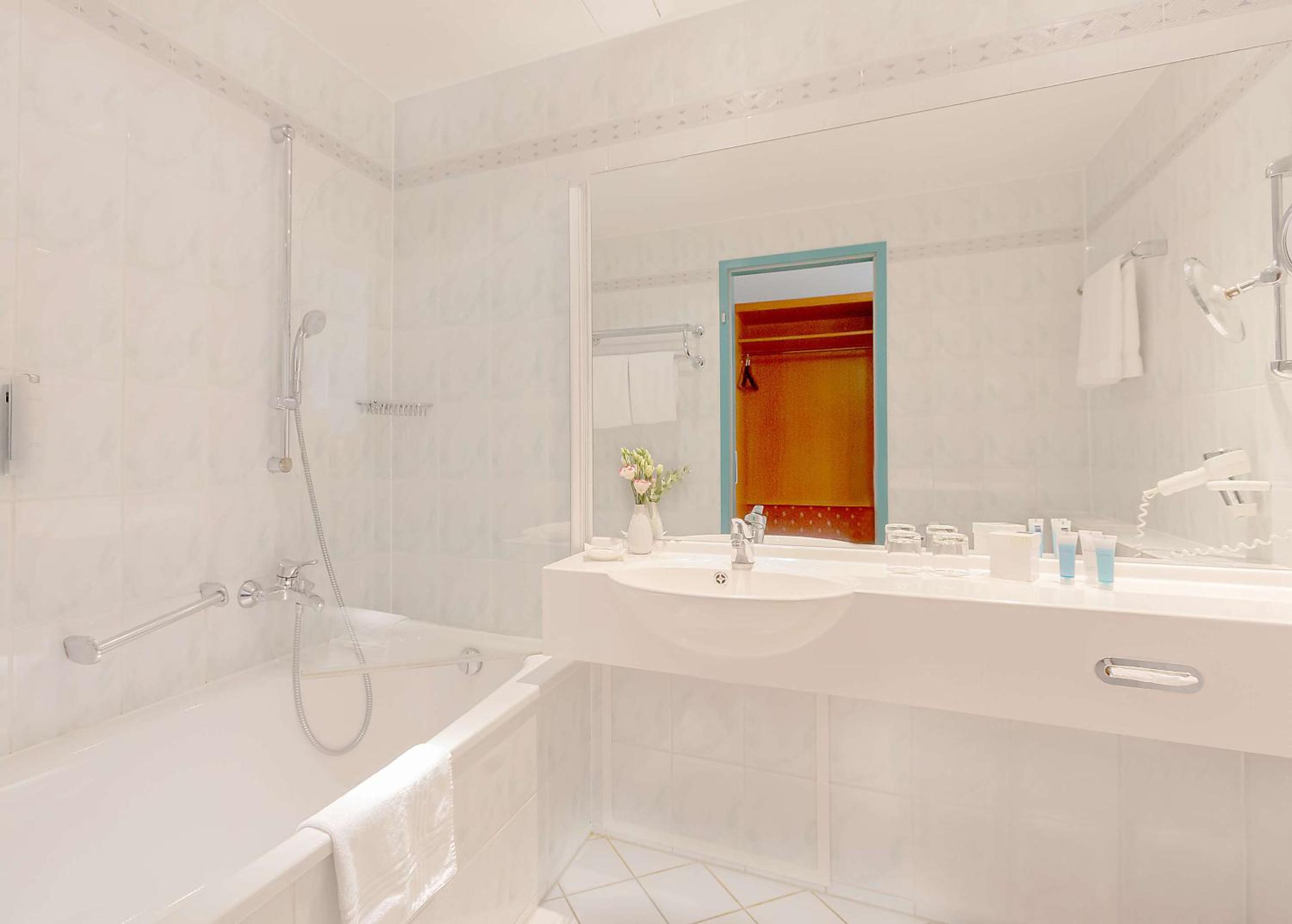 Standard Double or Twin Room photo 3
