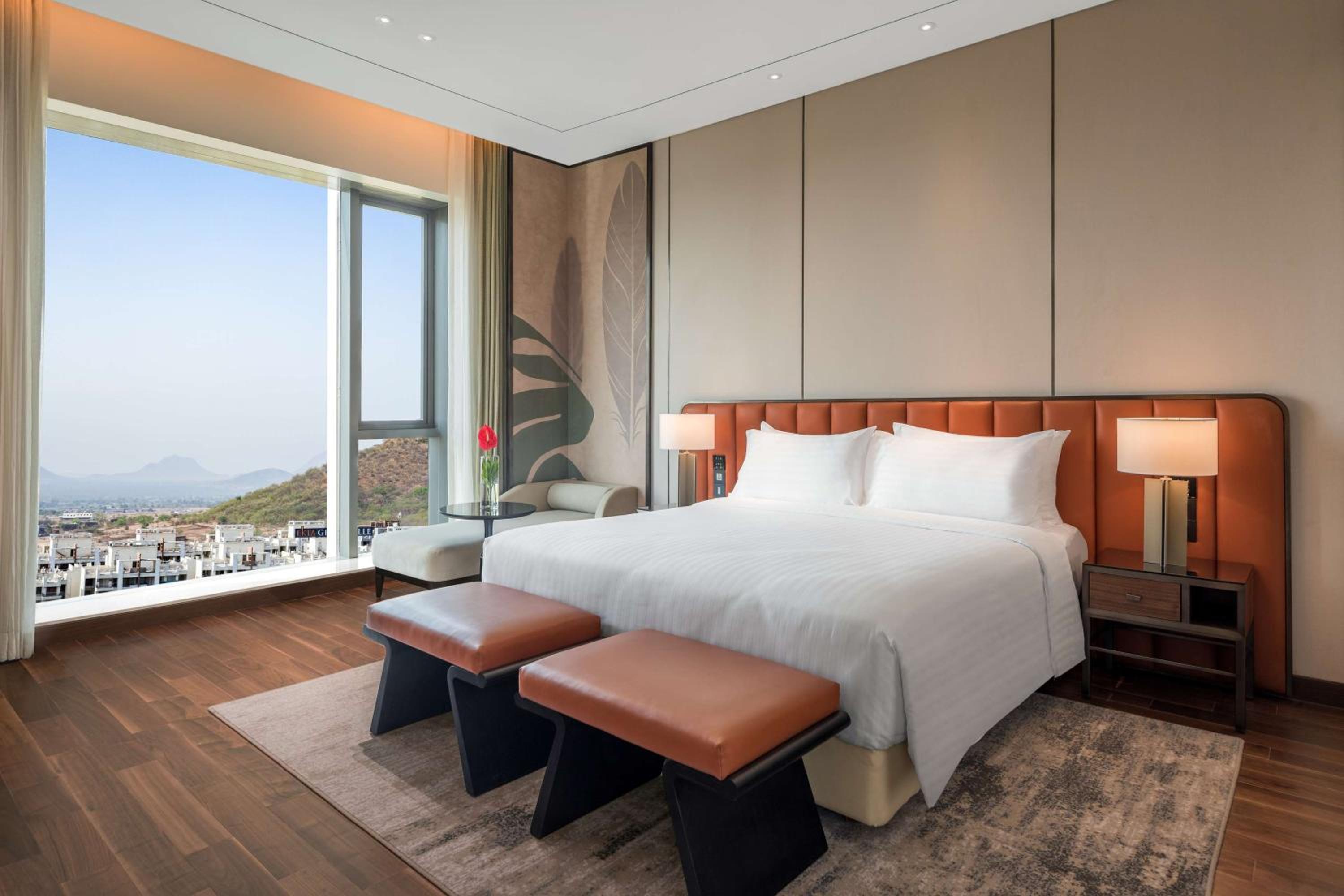 Deluxe Suite with Balcony & 15% discount on Spa - Photo 1