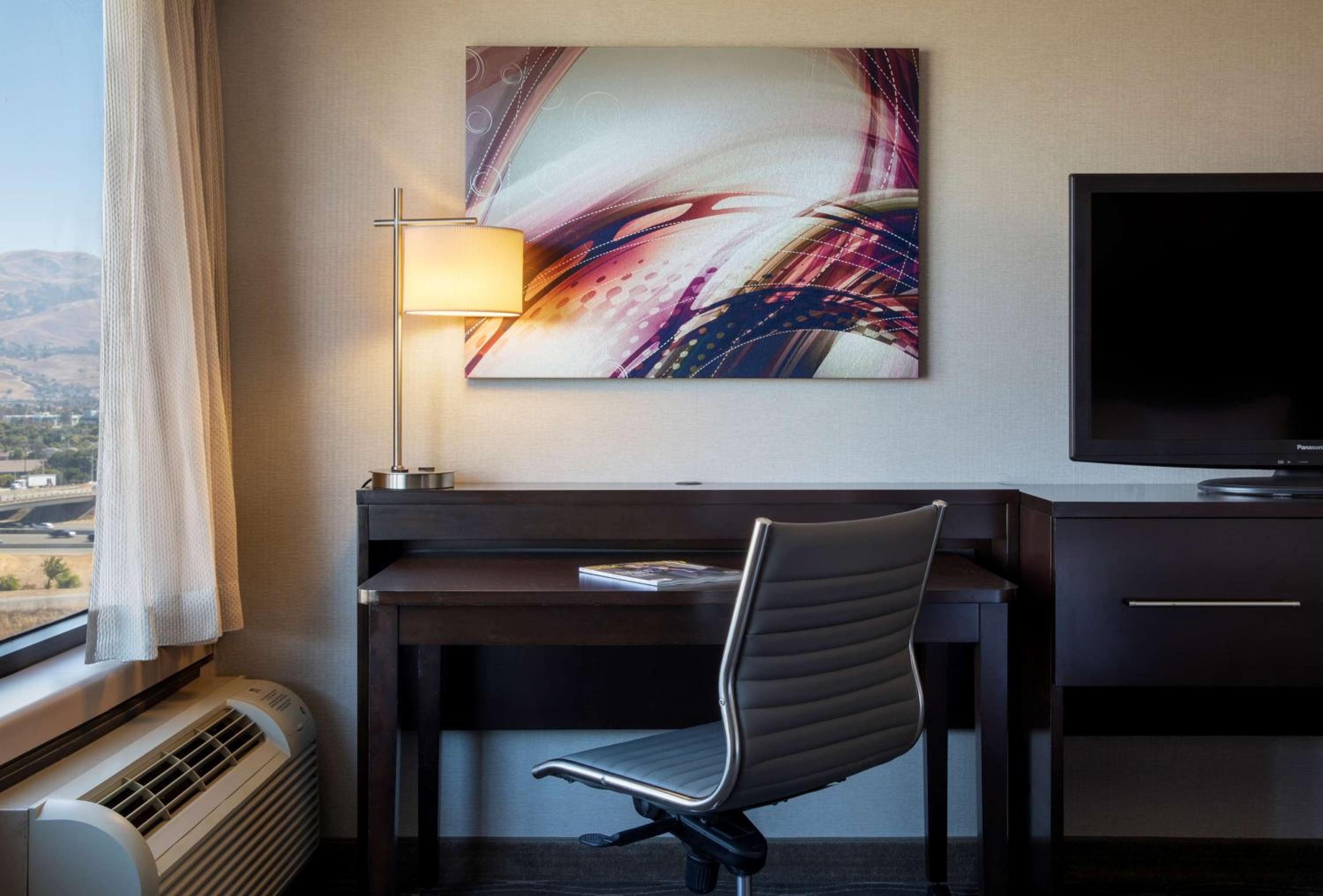 Deluxe King Room - Photo 5