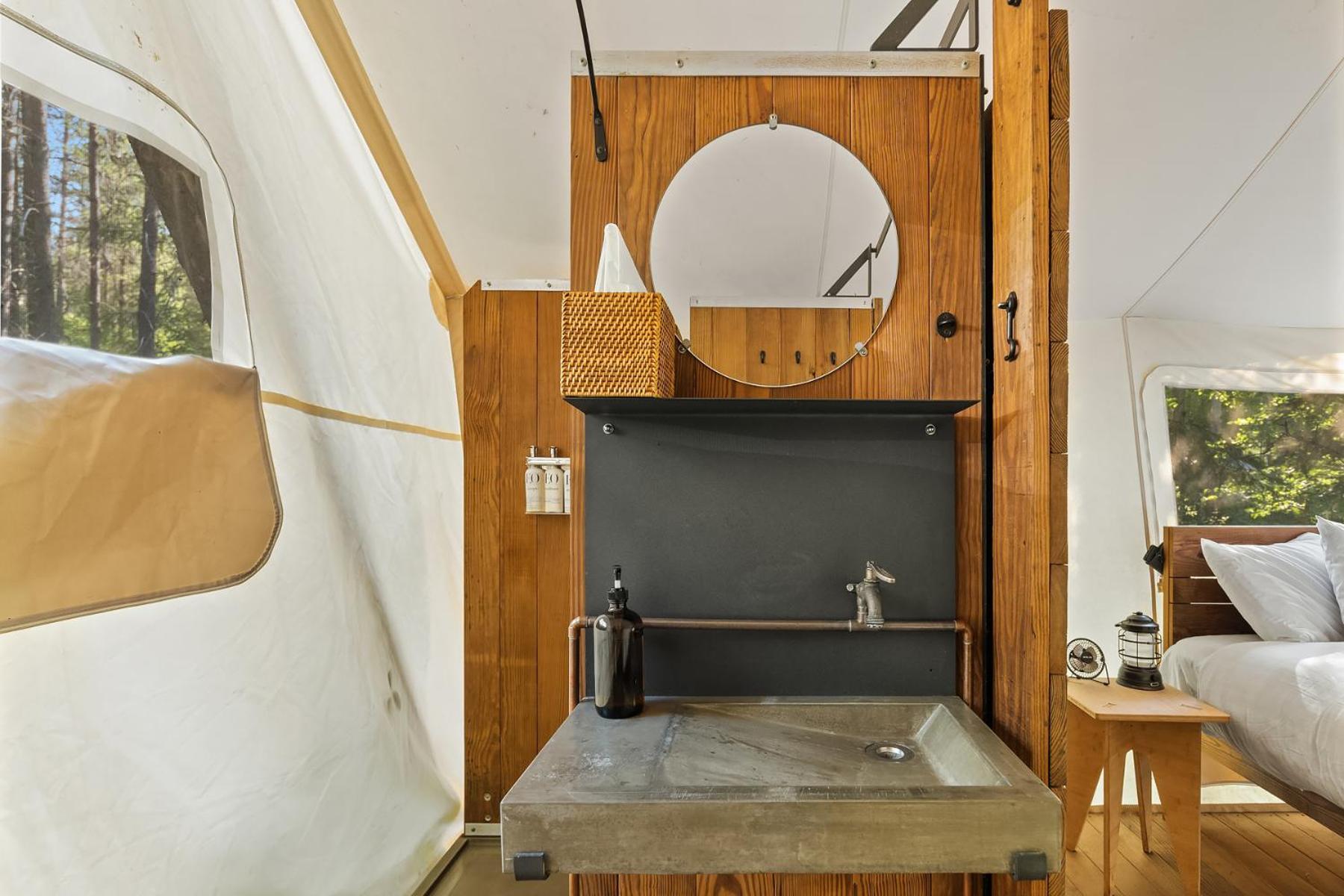 Deluxe Tent with Private Bathroom photo 2