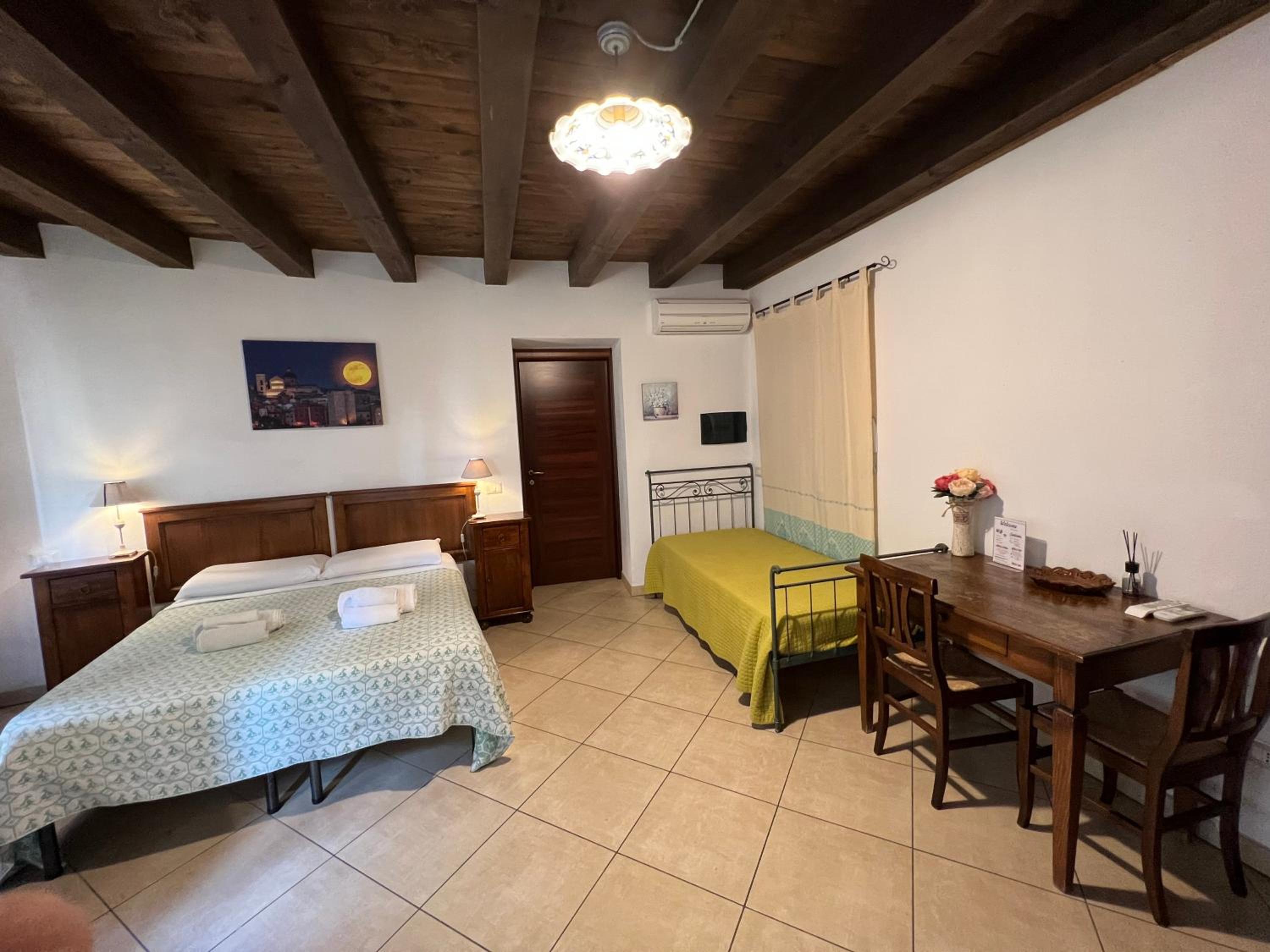 Large Double or Twin Room photo 2