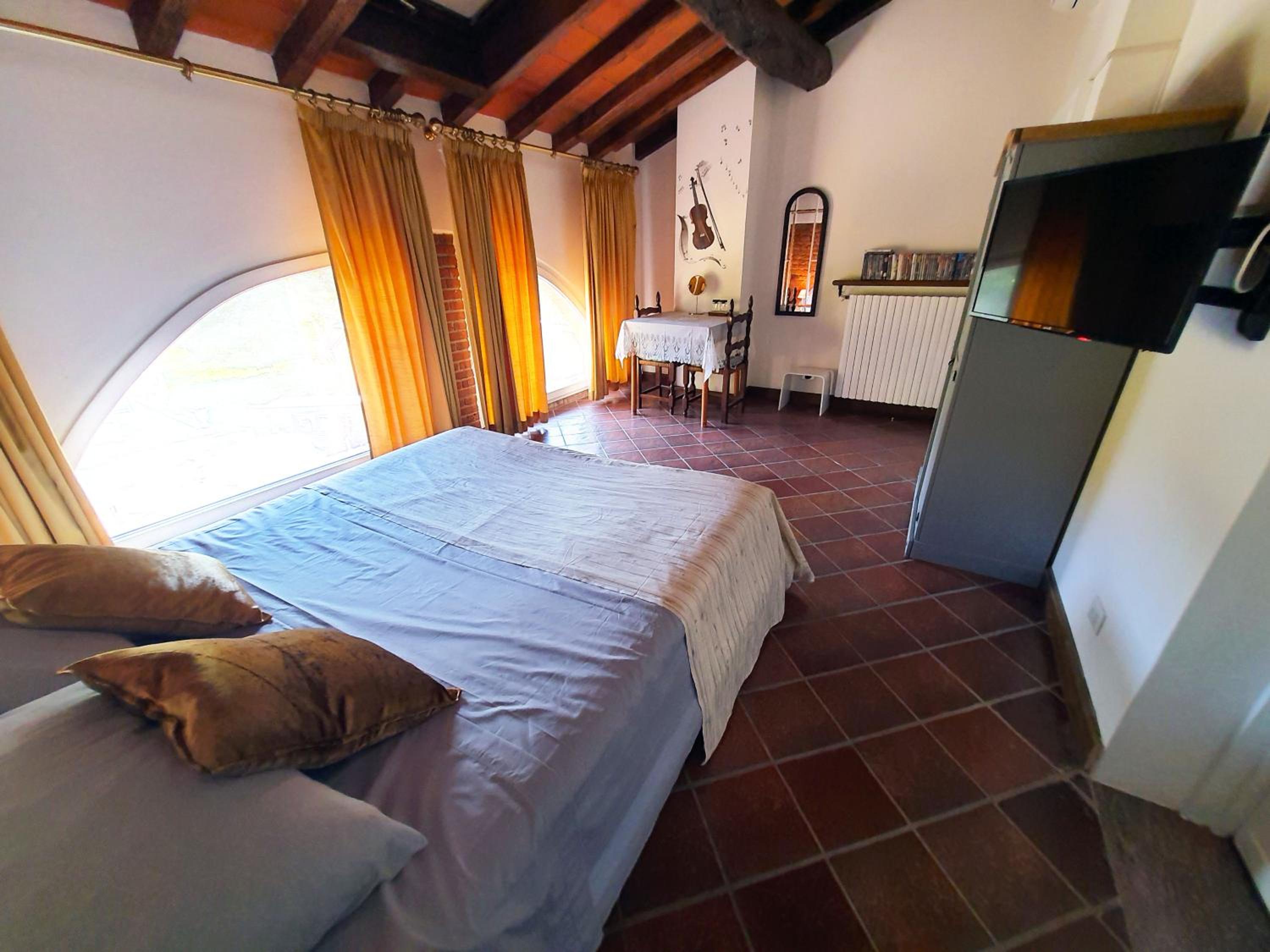 Double Room with Pool View - Photo 2