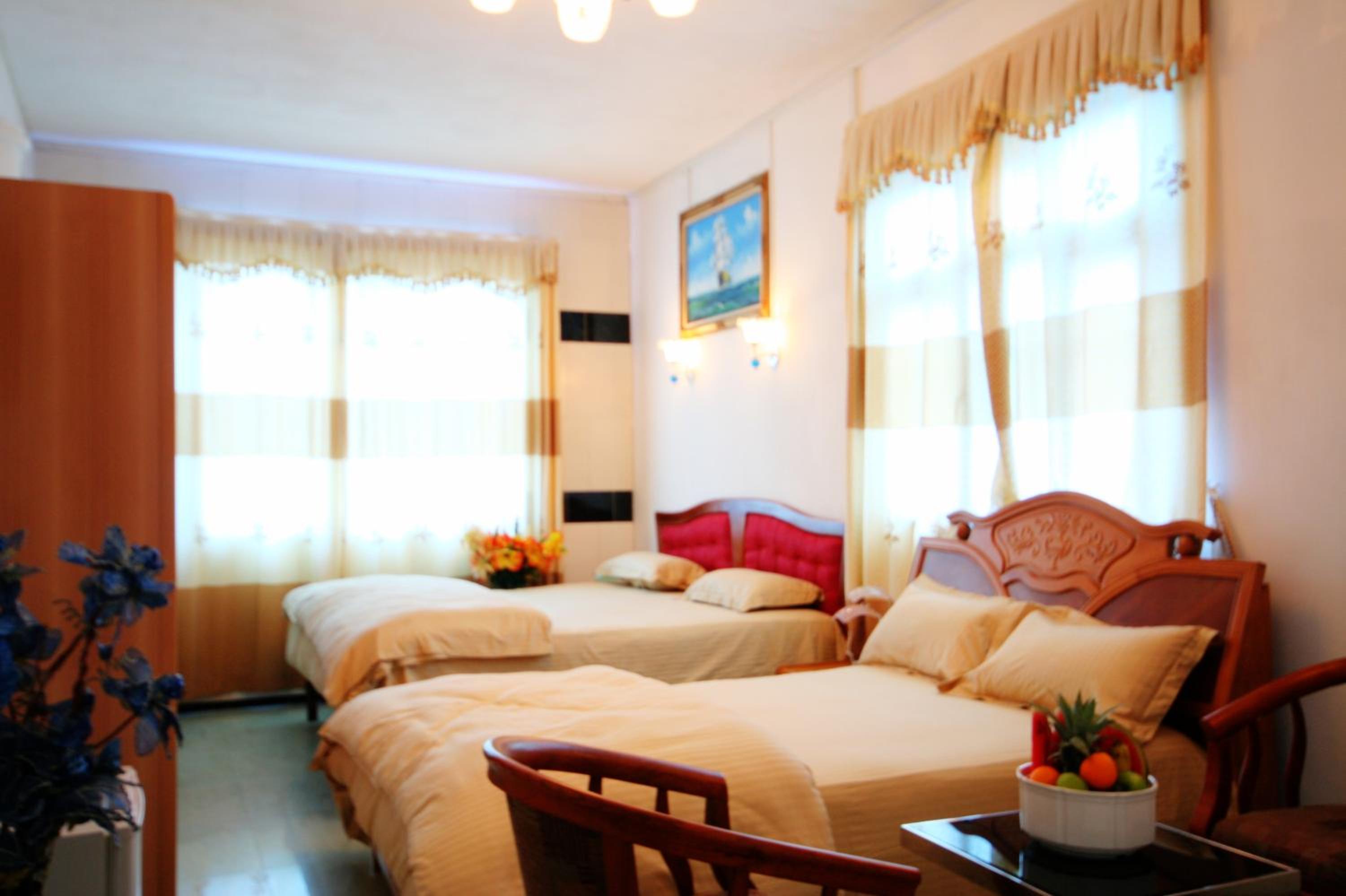 Family Room - Photo 2