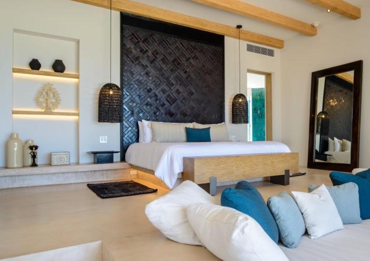 King Suite Villa with Oceanfront and Plunge Pool - Non-Smoking