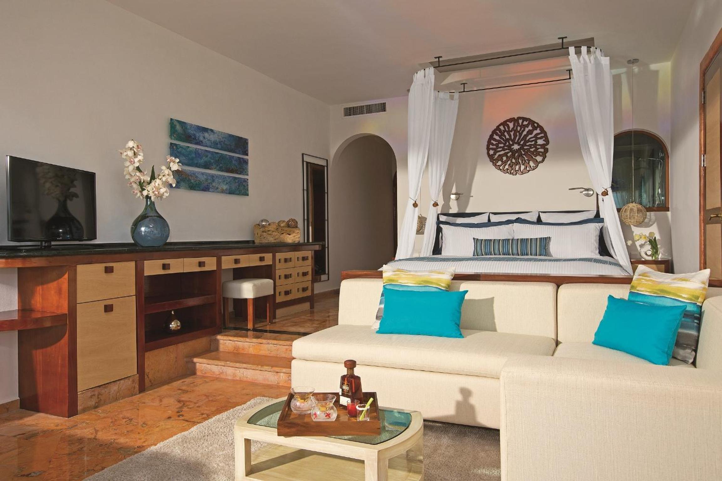 Junior Suite Ocean Front Triple