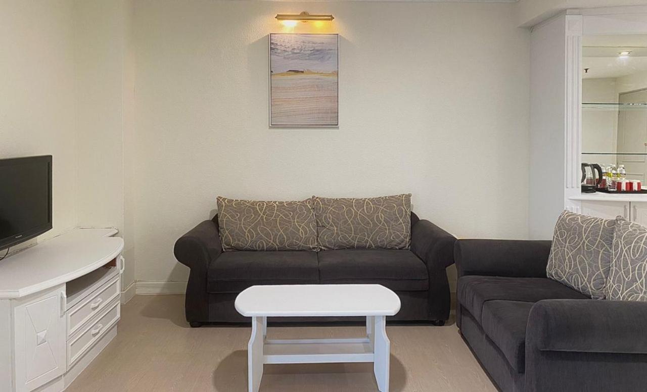 Executive Suite - Photo 8