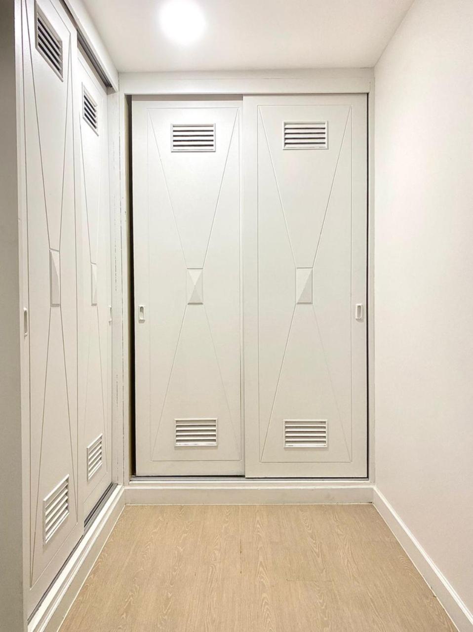 Executive Suite - Photo 11