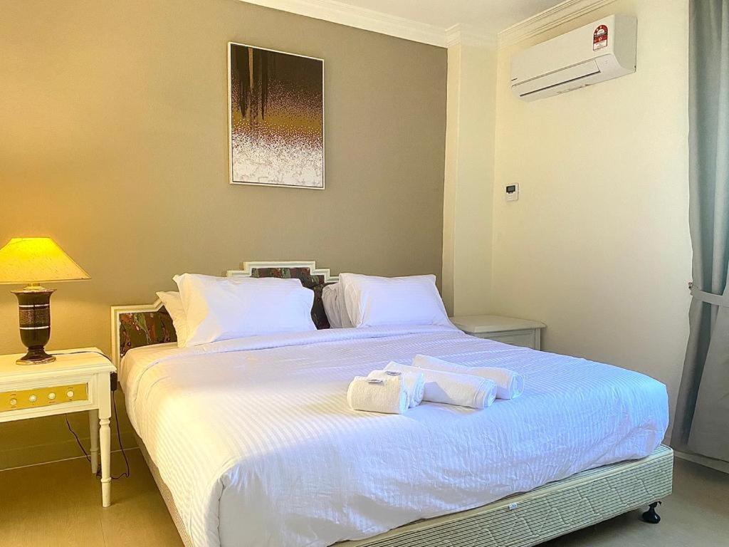 Executive Suite - Photo 1