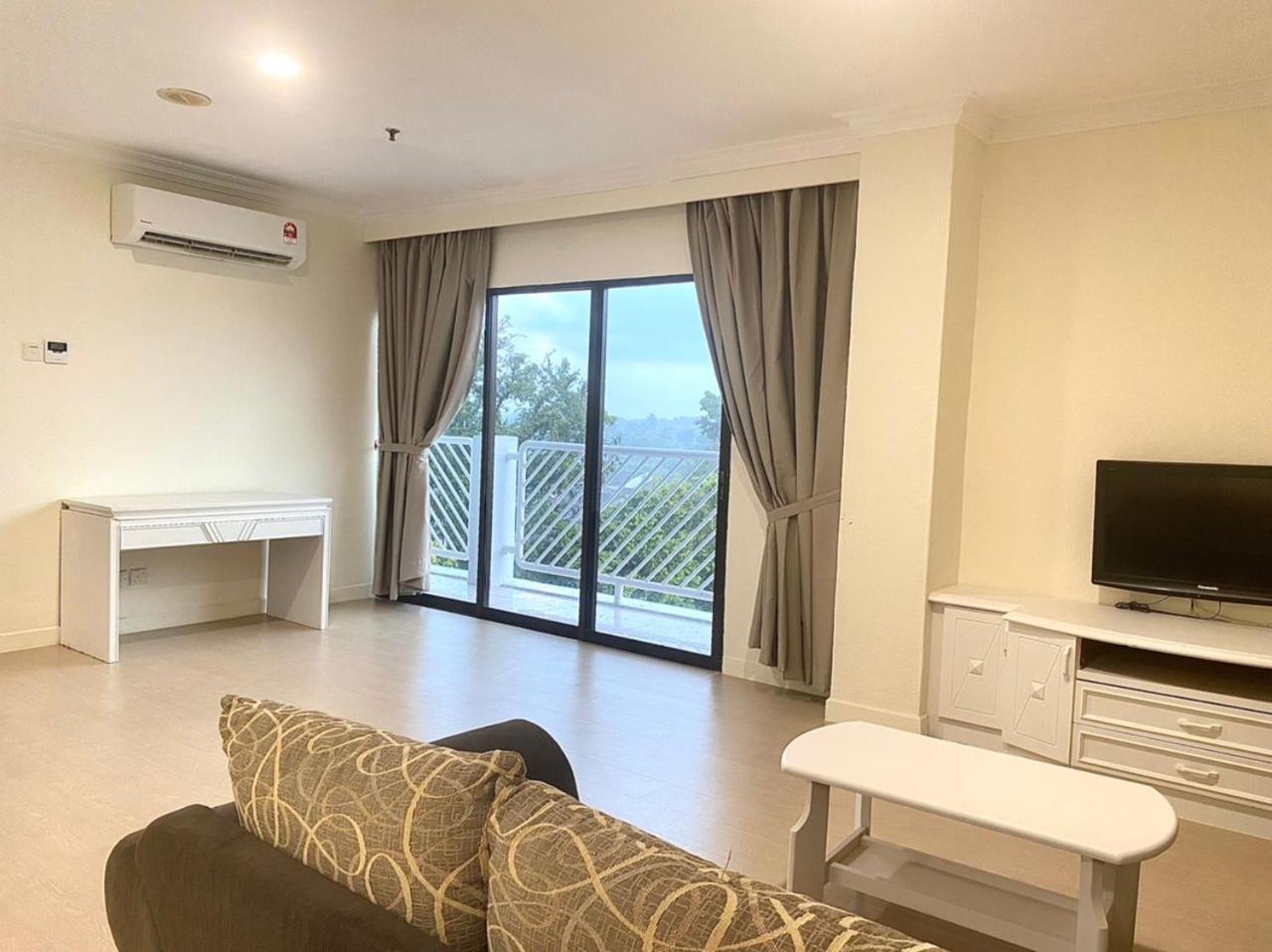Executive Suite - Photo 7