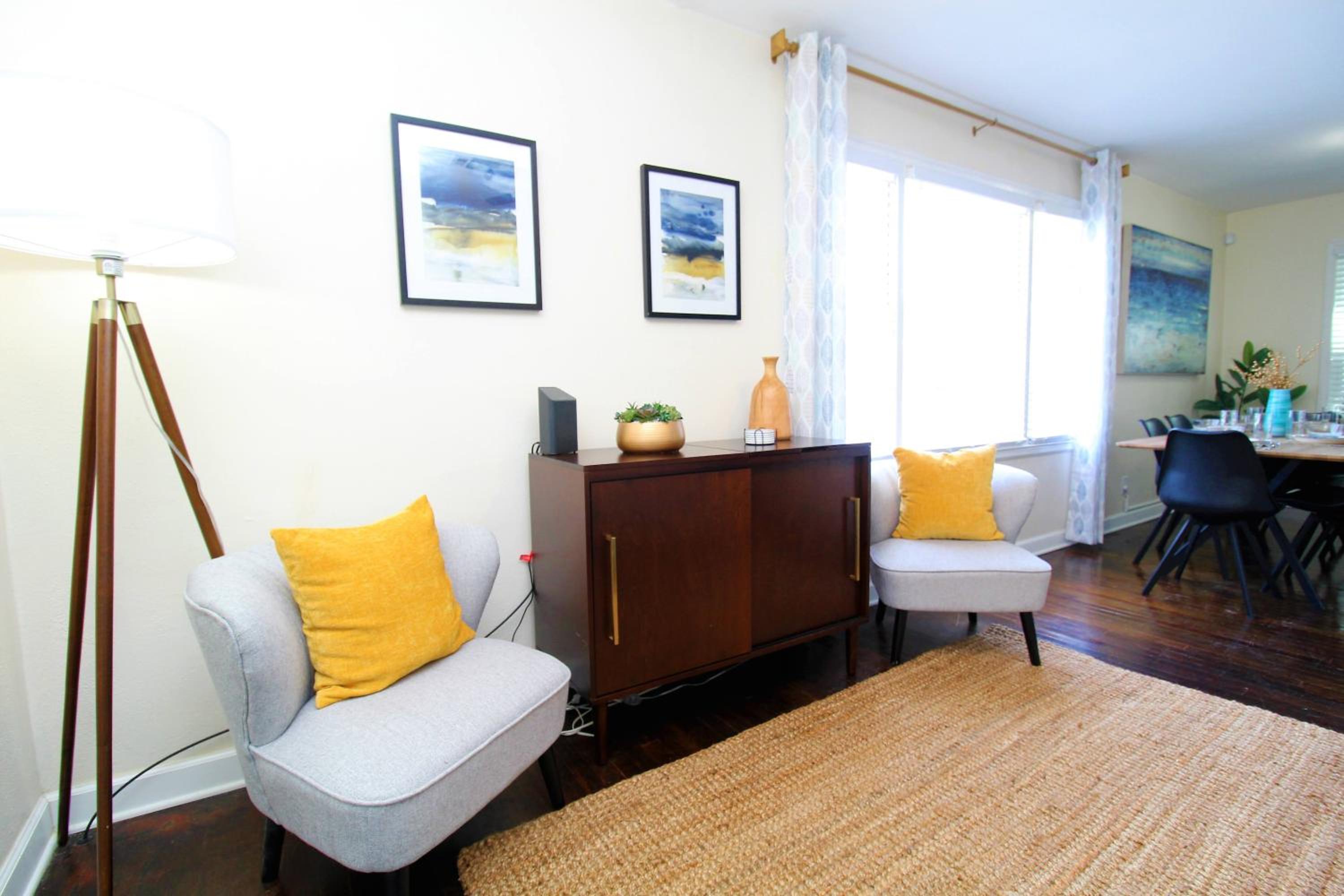 Three-Bedroom House - Photo 28