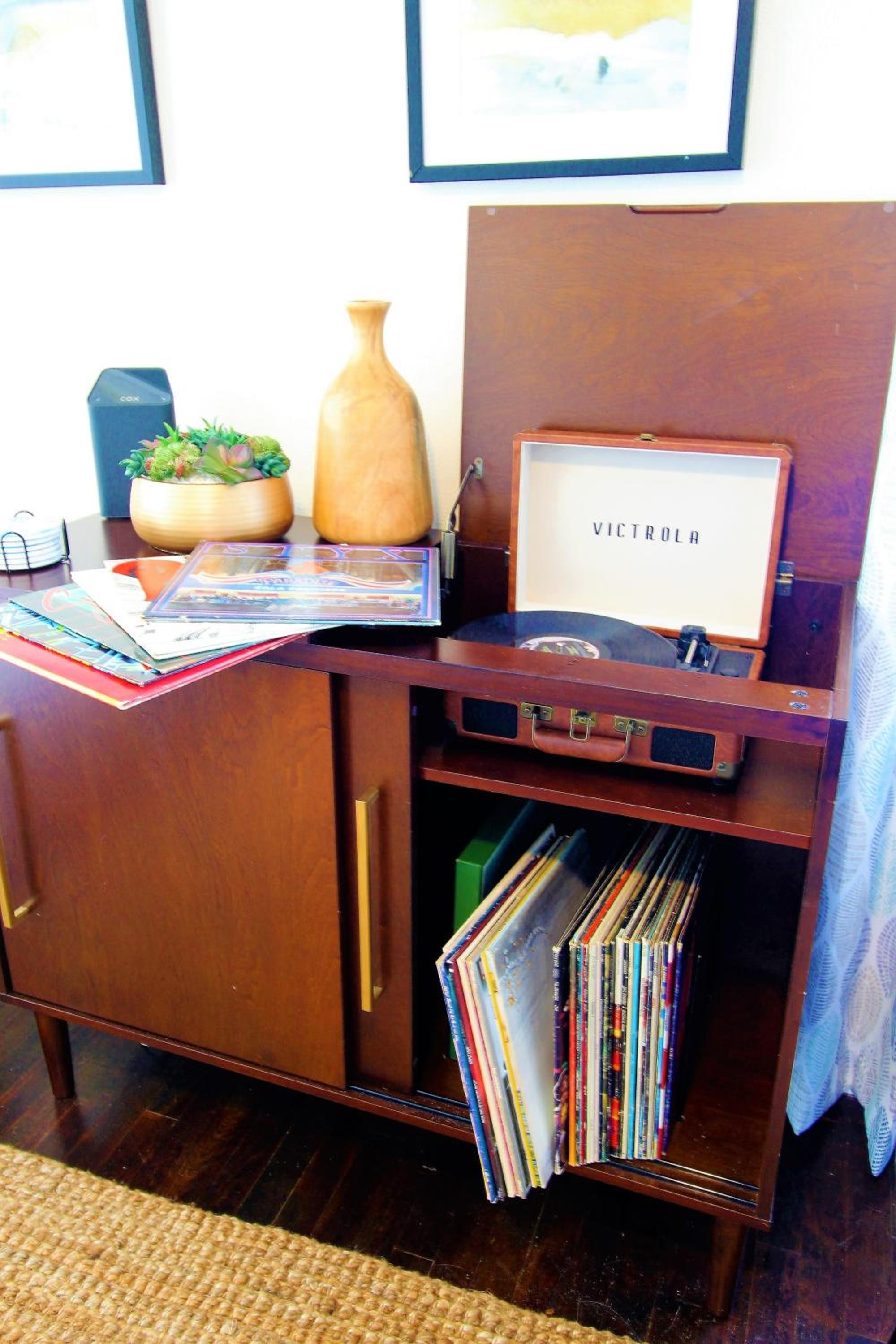 Three-Bedroom House - Photo 3