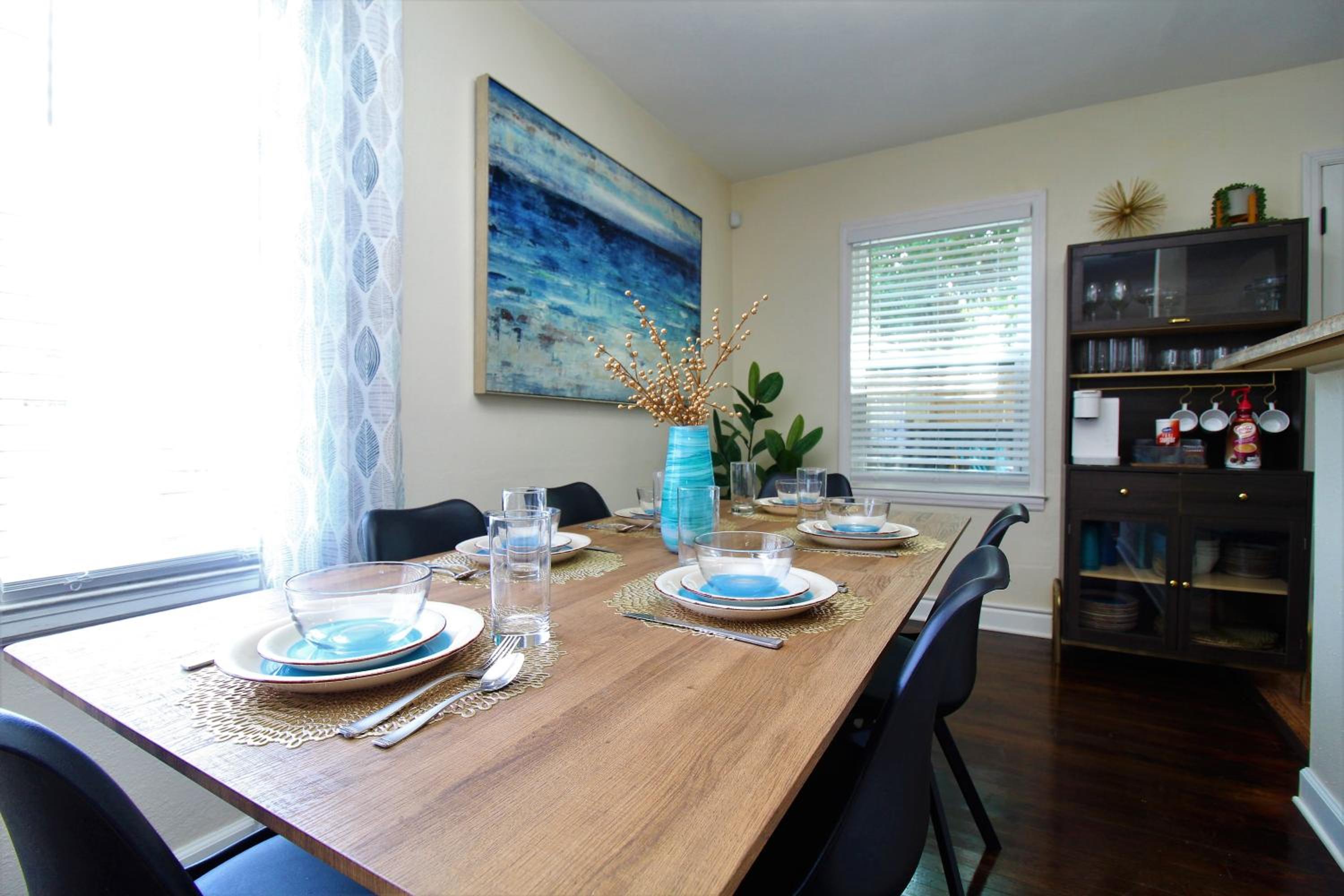 Three-Bedroom House - Photo 10