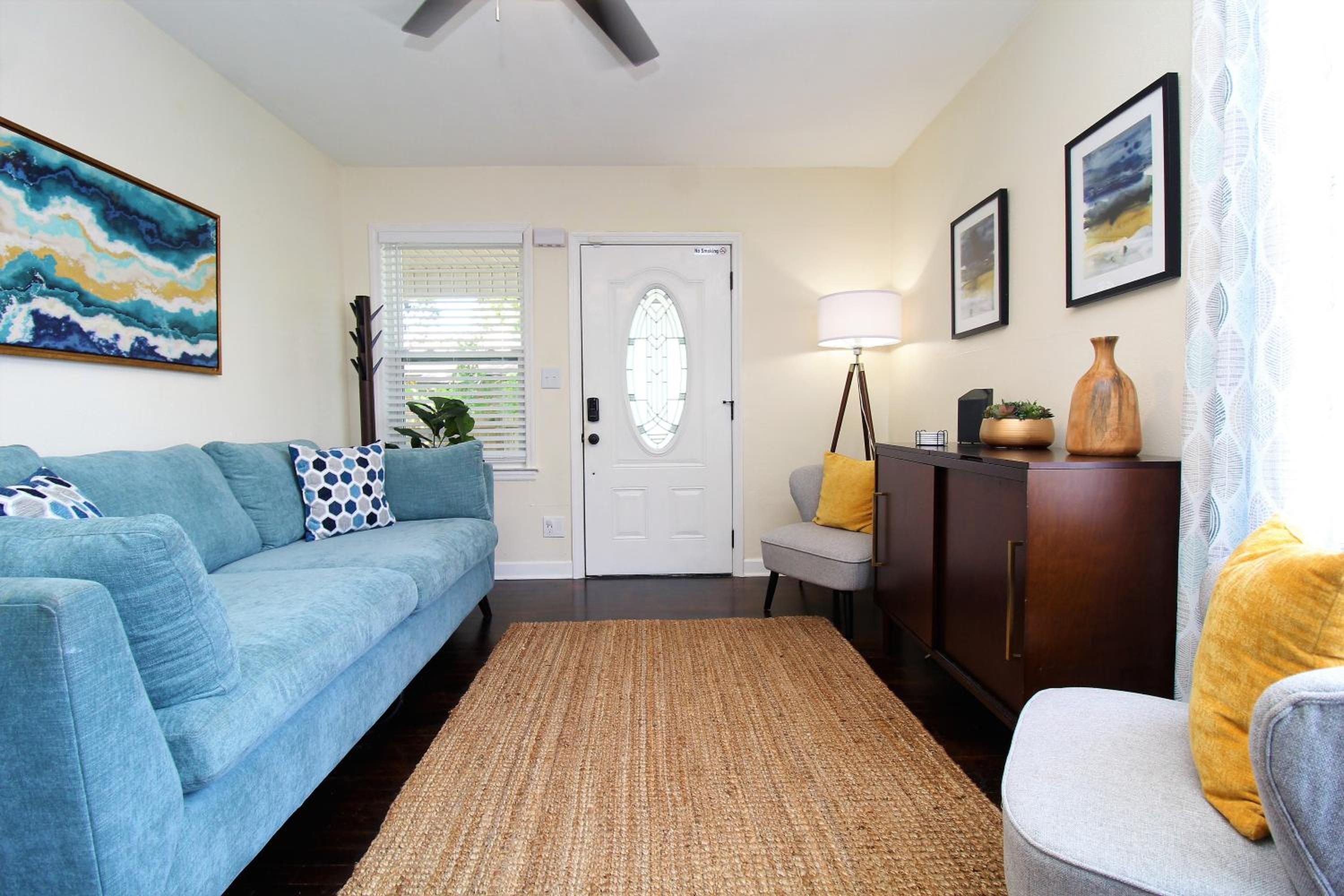 Three-Bedroom House - Photo 23