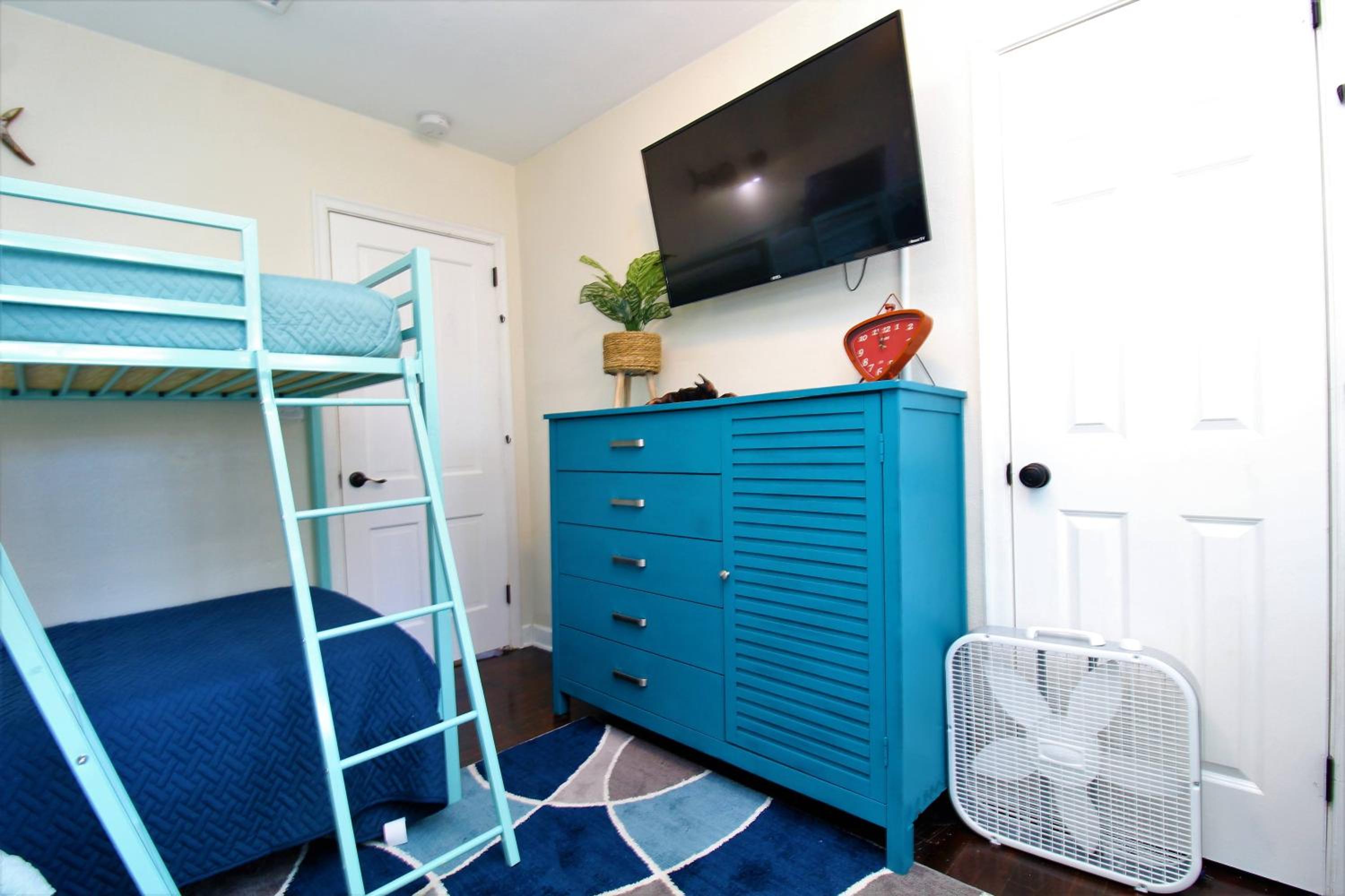Three-Bedroom House - Photo 19