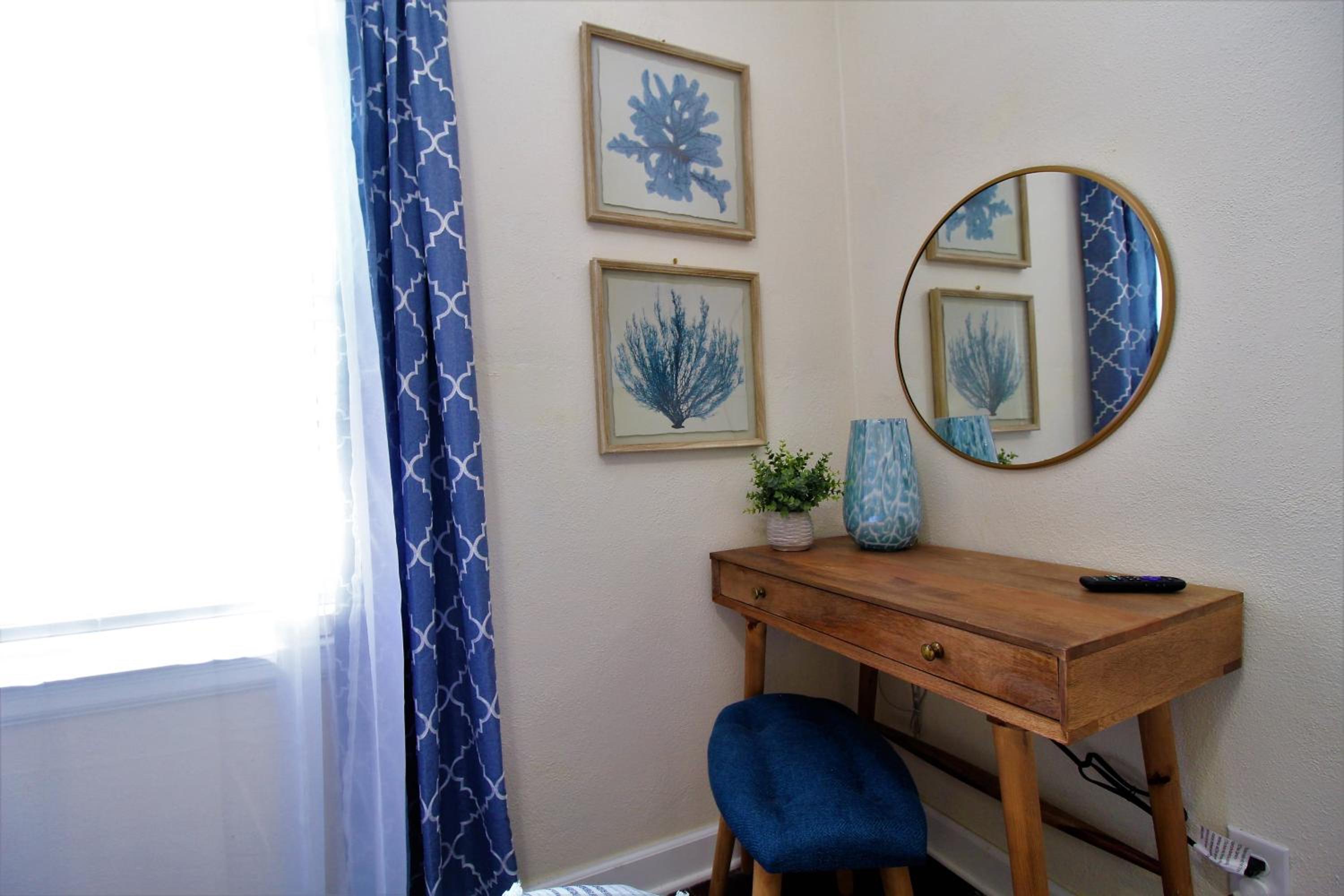 Three-Bedroom House - Photo 9