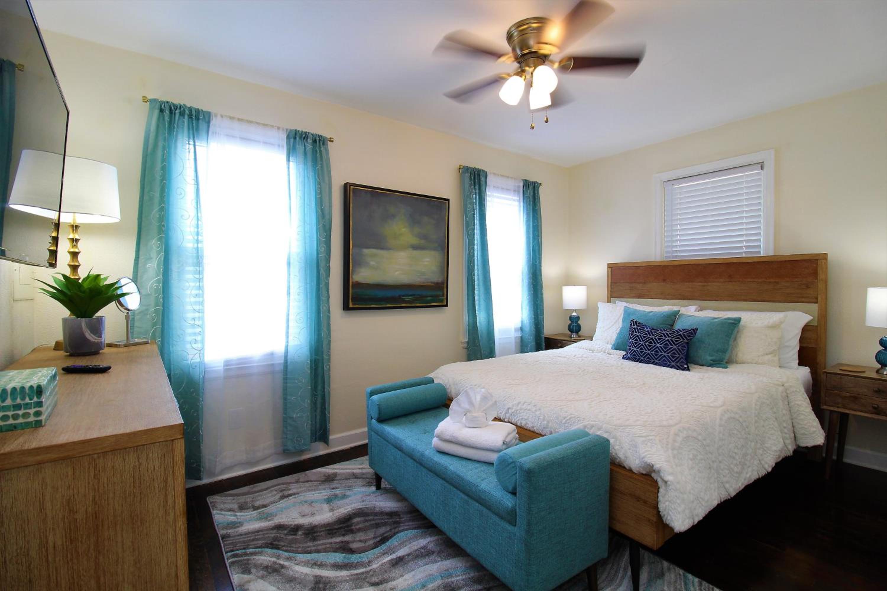 Three-Bedroom House - Photo 11