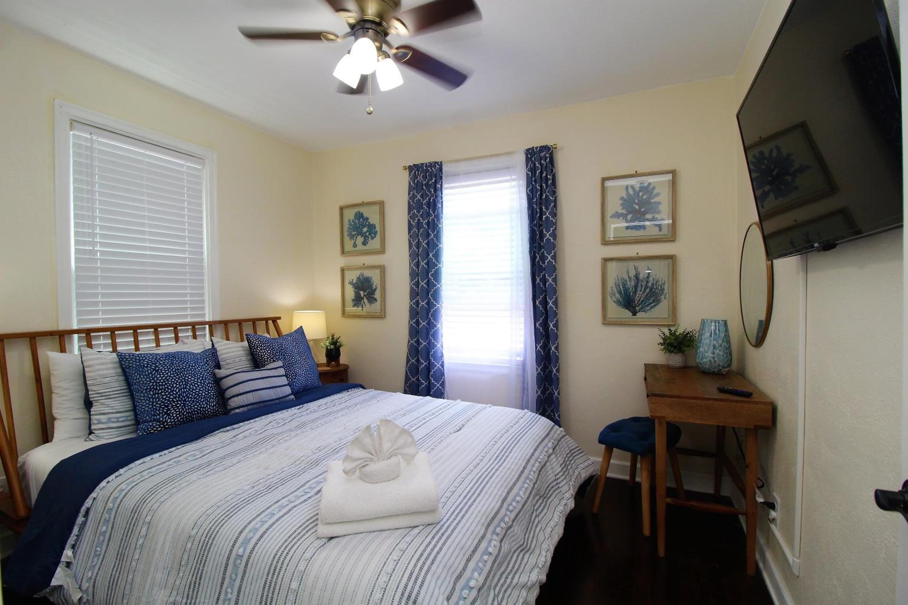 Three-Bedroom House - Photo 12