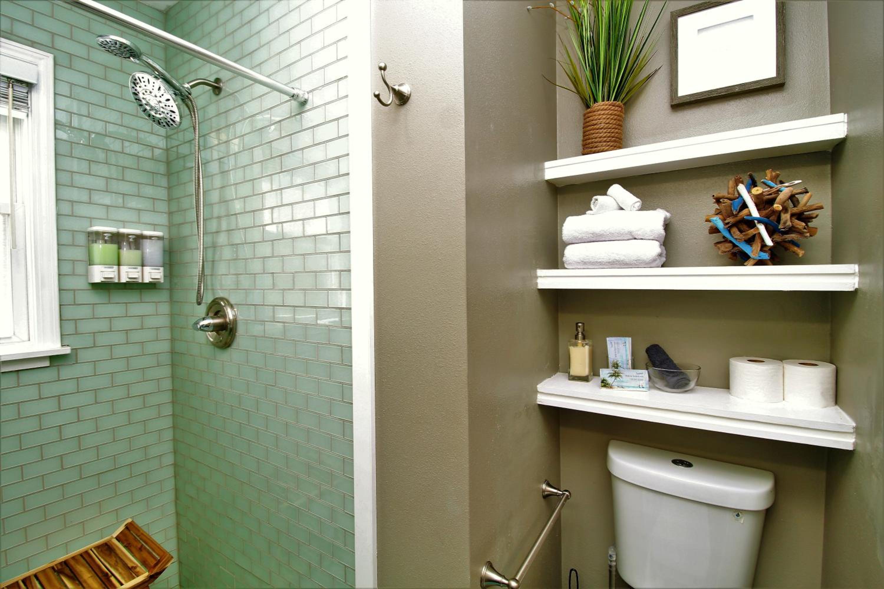 Three-Bedroom House - Photo 14