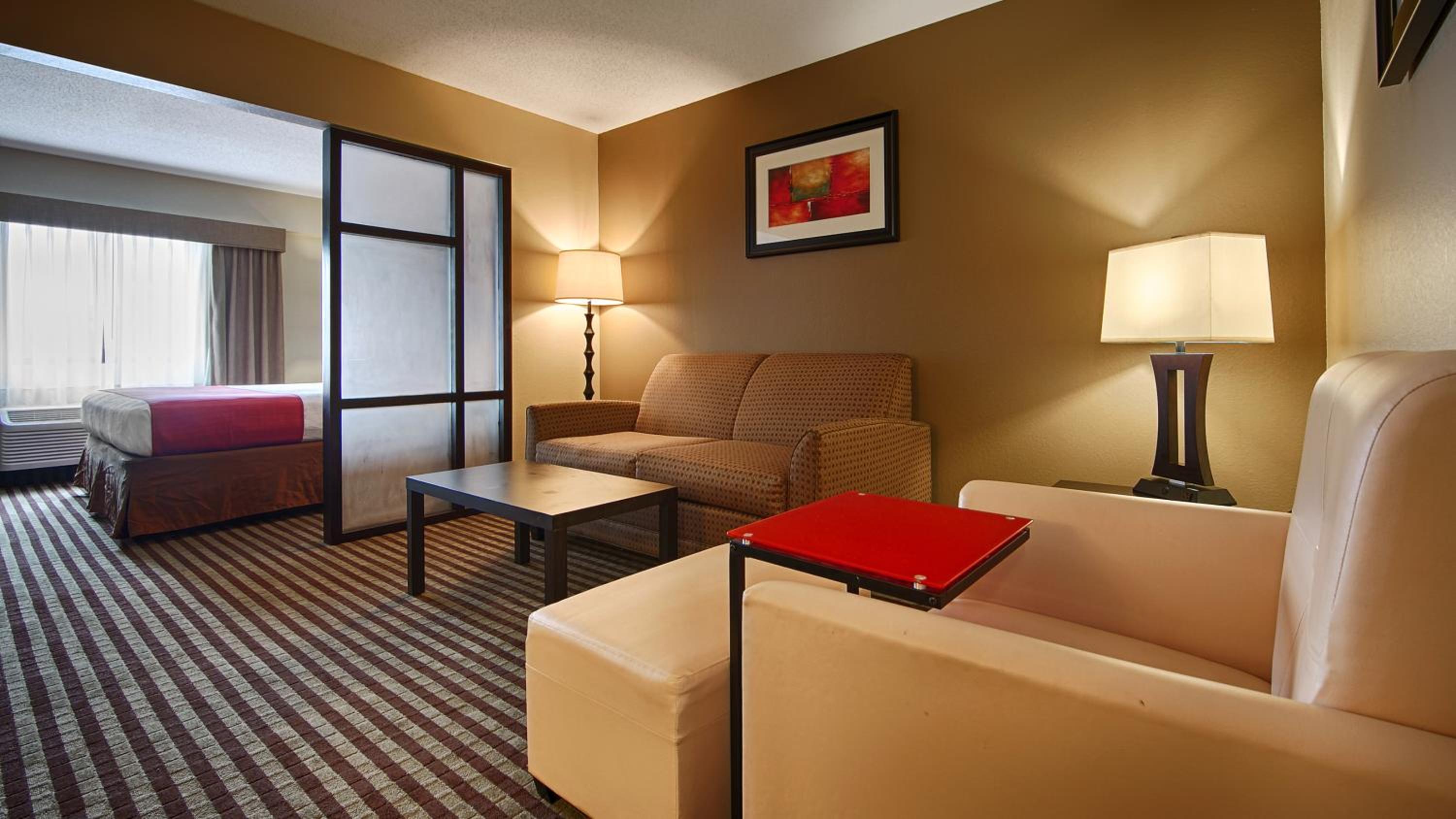 King Suite with Sofa Bed - Non Smoking - Photo 1