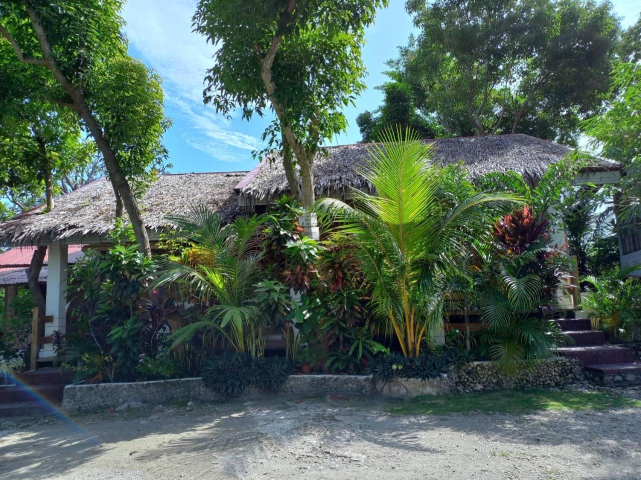 Deluxe Bungalow with Garden View - Photo 3