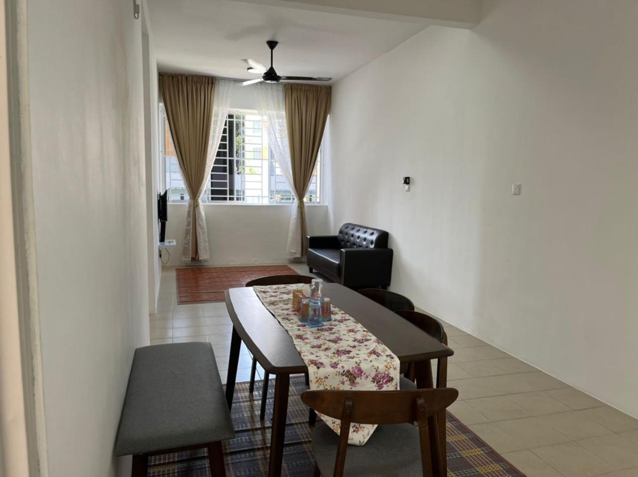 Three-Bedroom Apartment photo 1