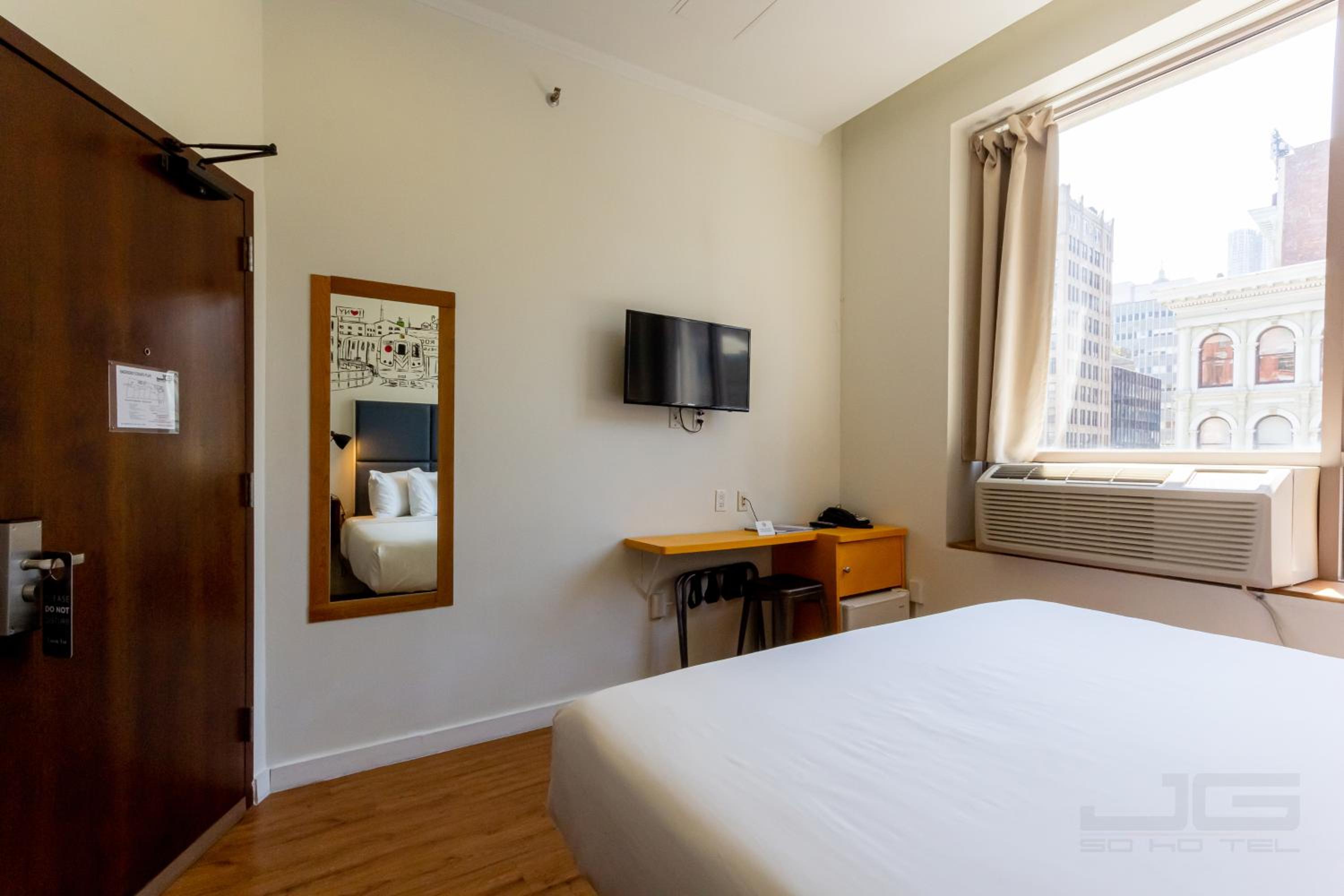 King Room thumbnail 6