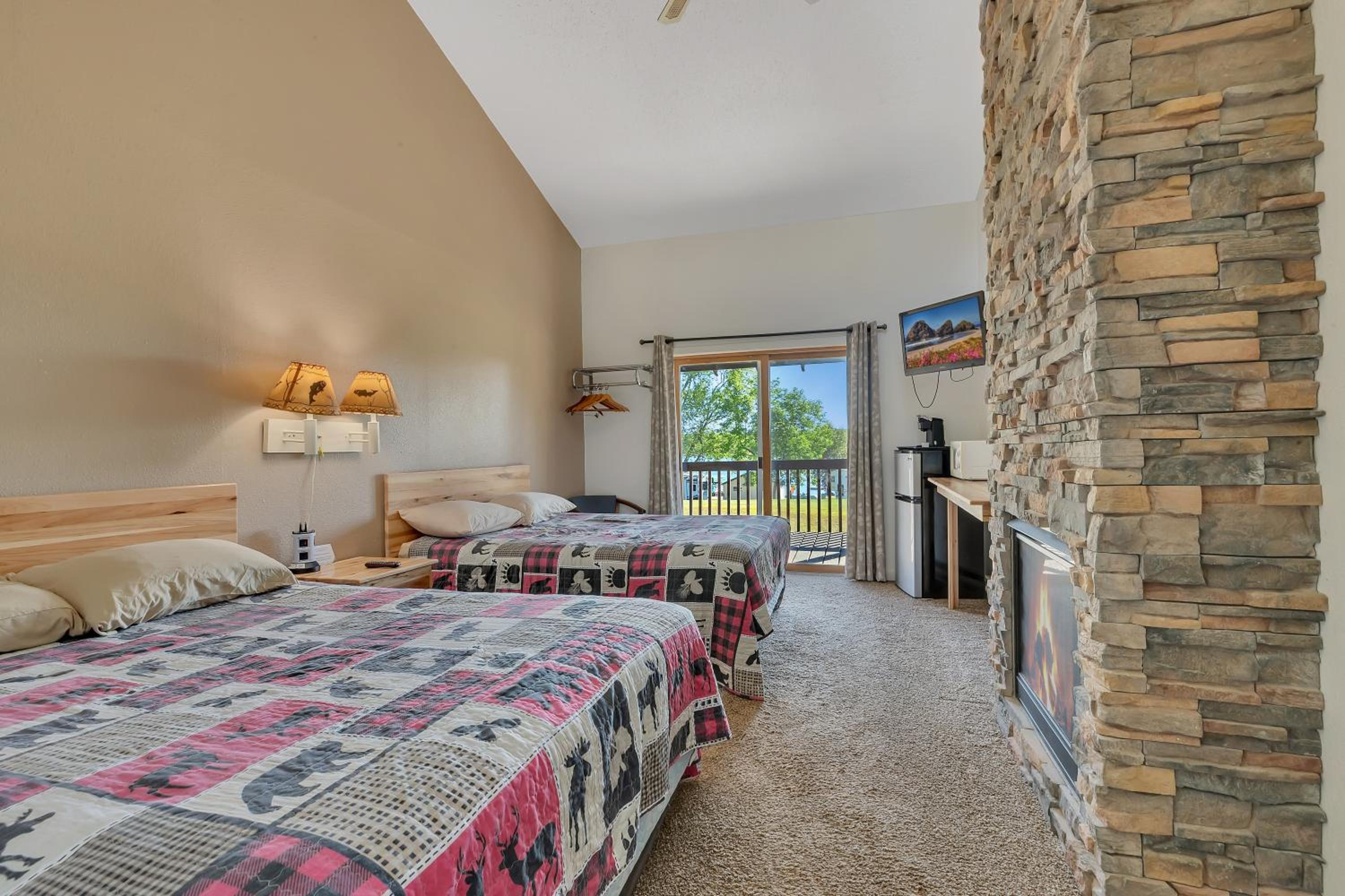 Deluxe Queen Room - Photo 1