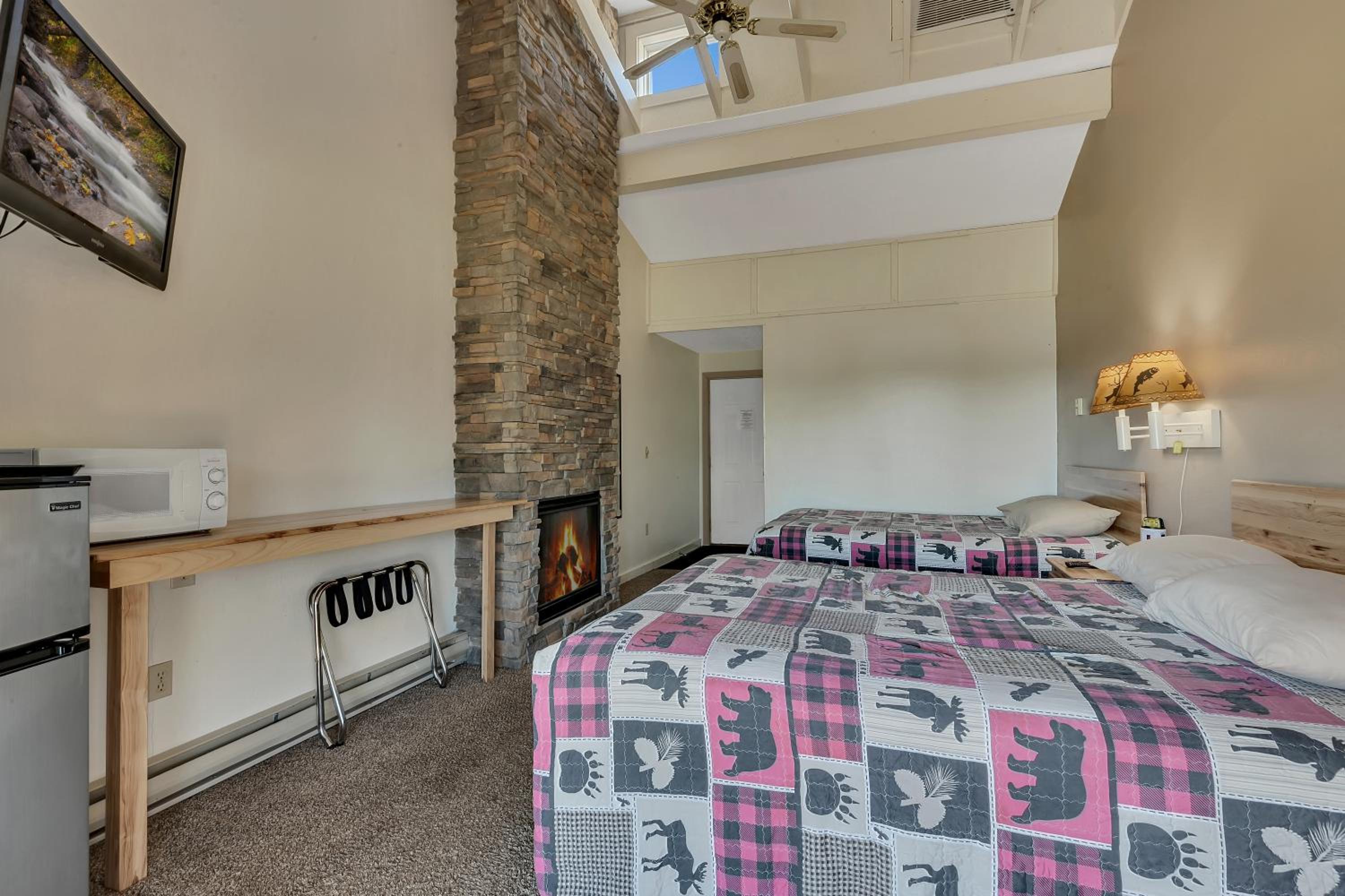 Deluxe Queen Room - Photo 28