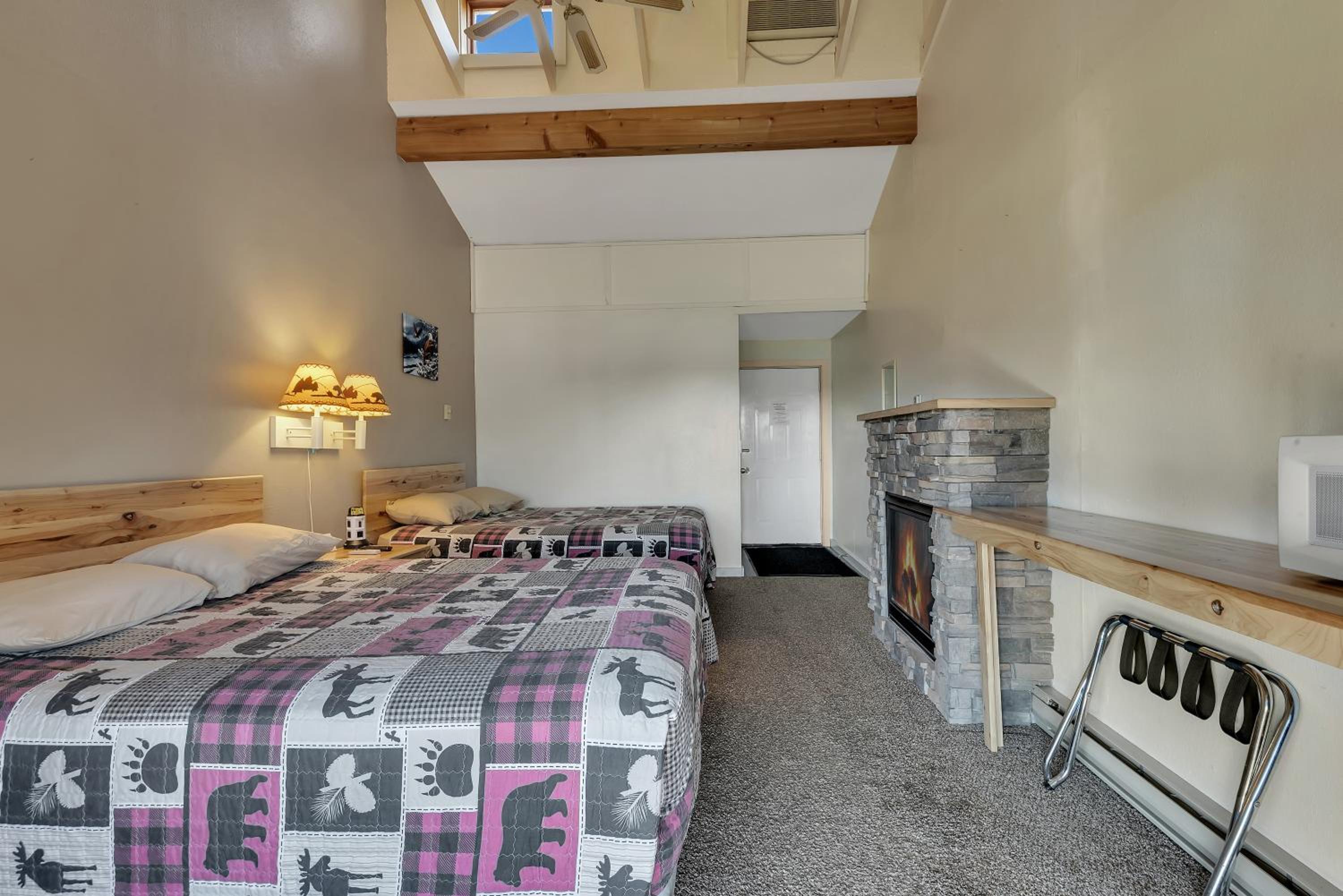 Deluxe Queen Room - Photo 27