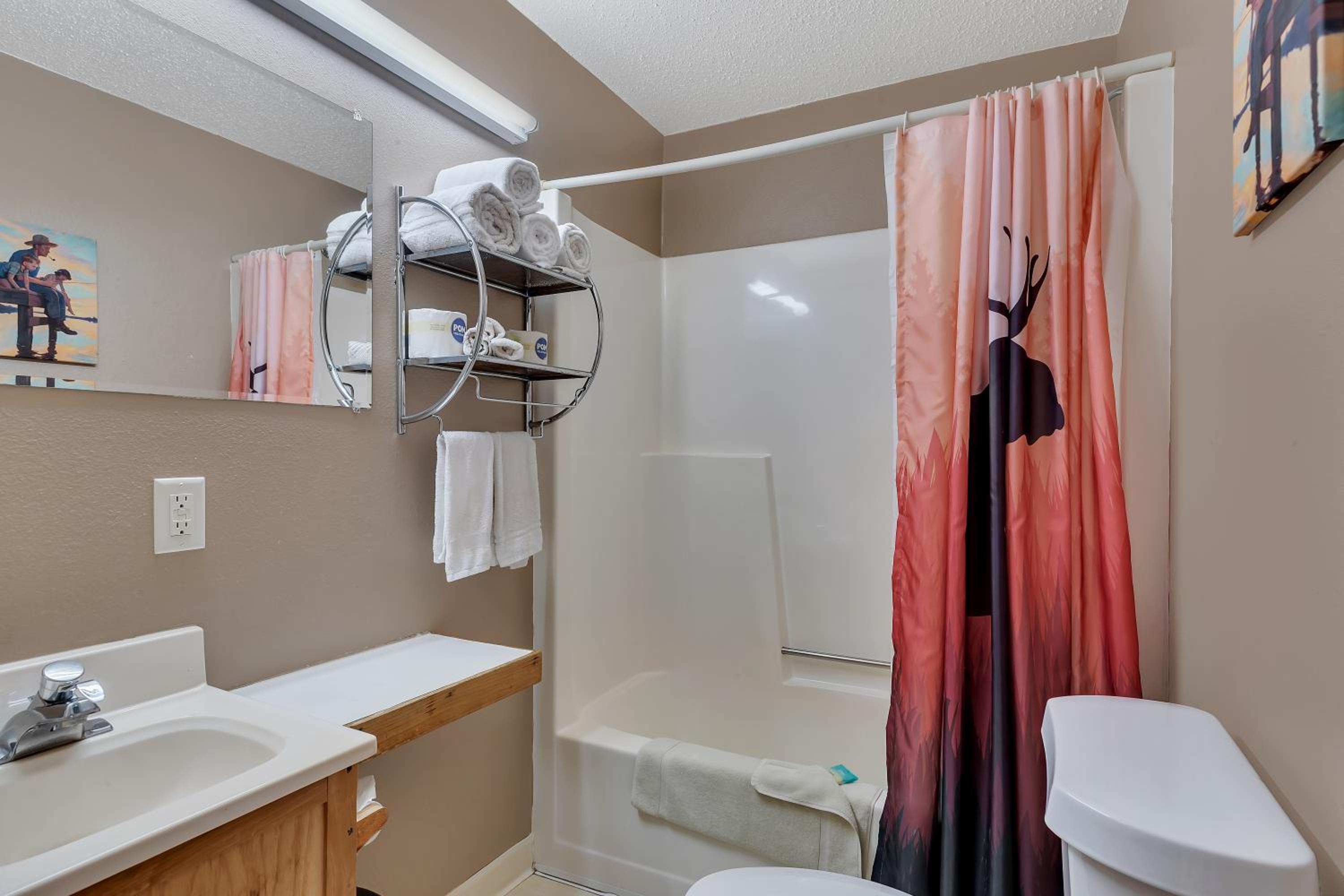 Deluxe Queen Room - Photo 26