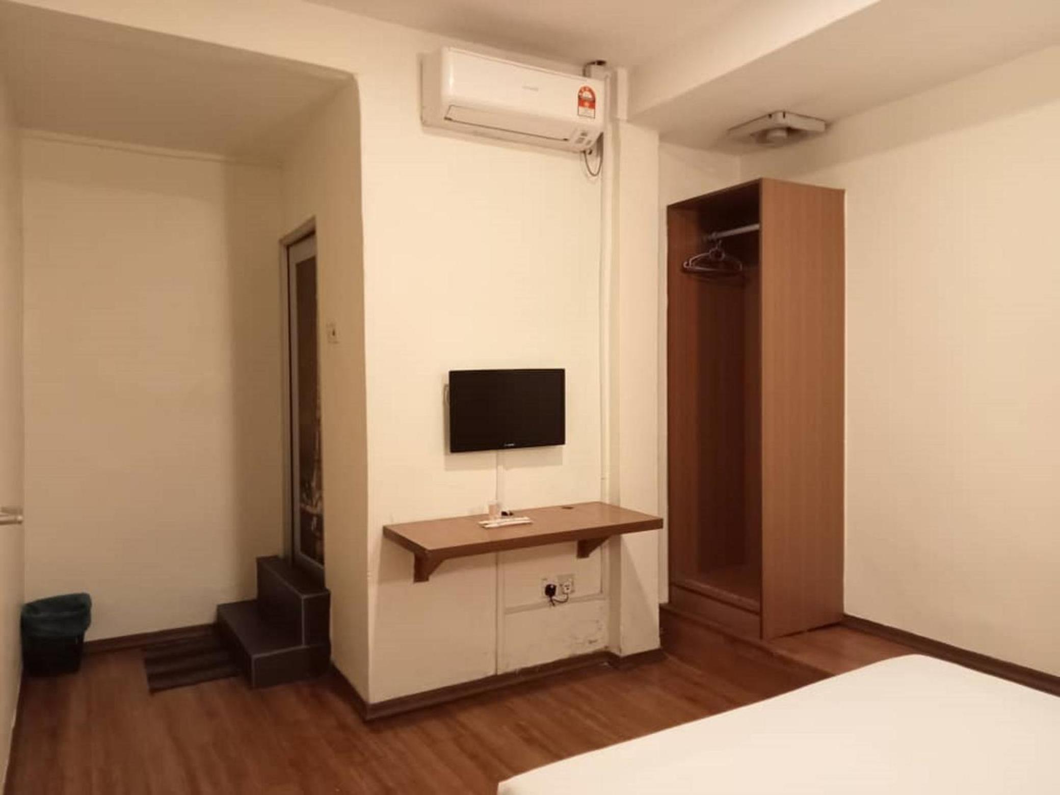 Standard Queen Room