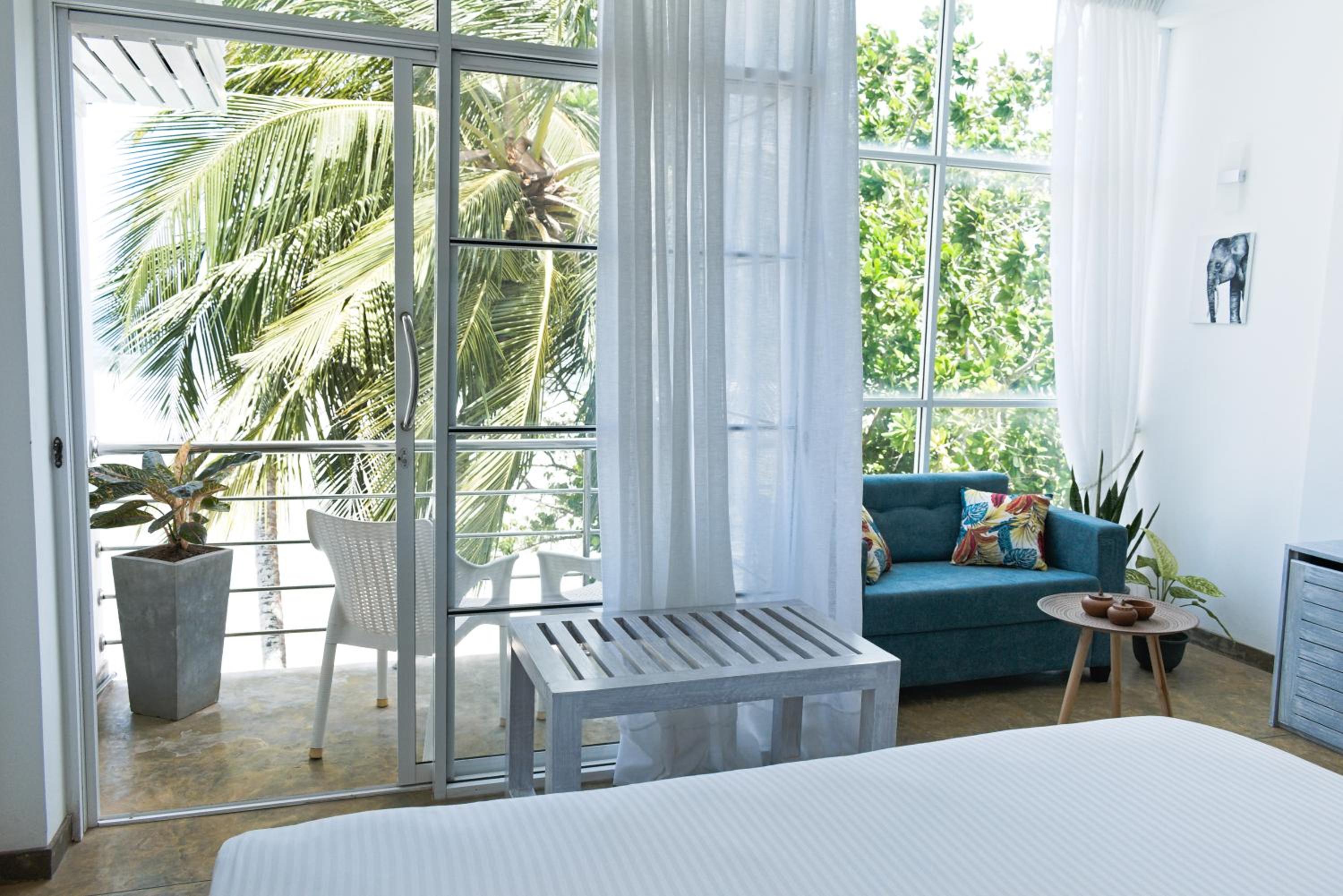 Deluxe Double Room With Balcony And Sea View - Photo 12
