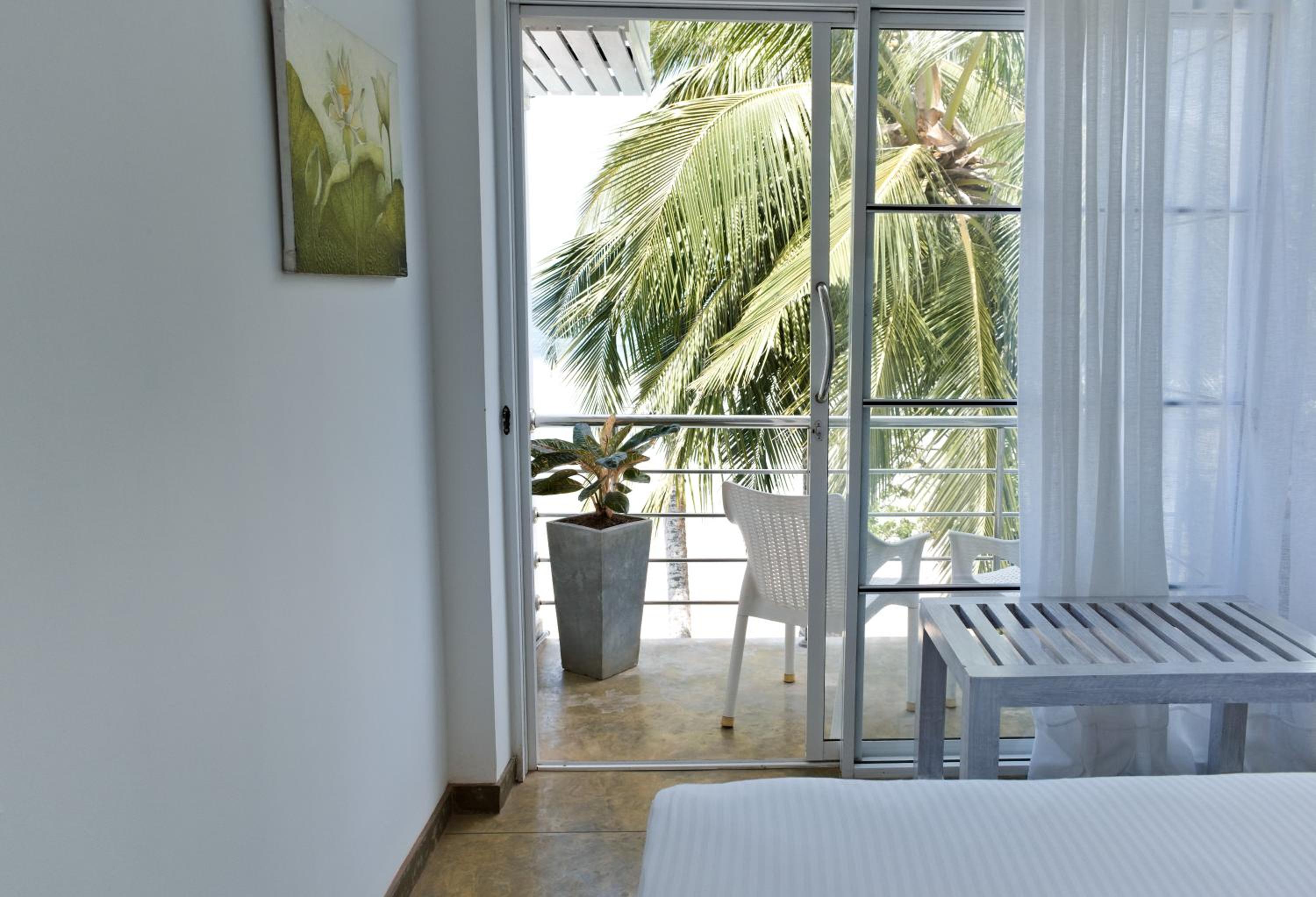 Deluxe Double Room With Balcony And Sea View - Photo 13