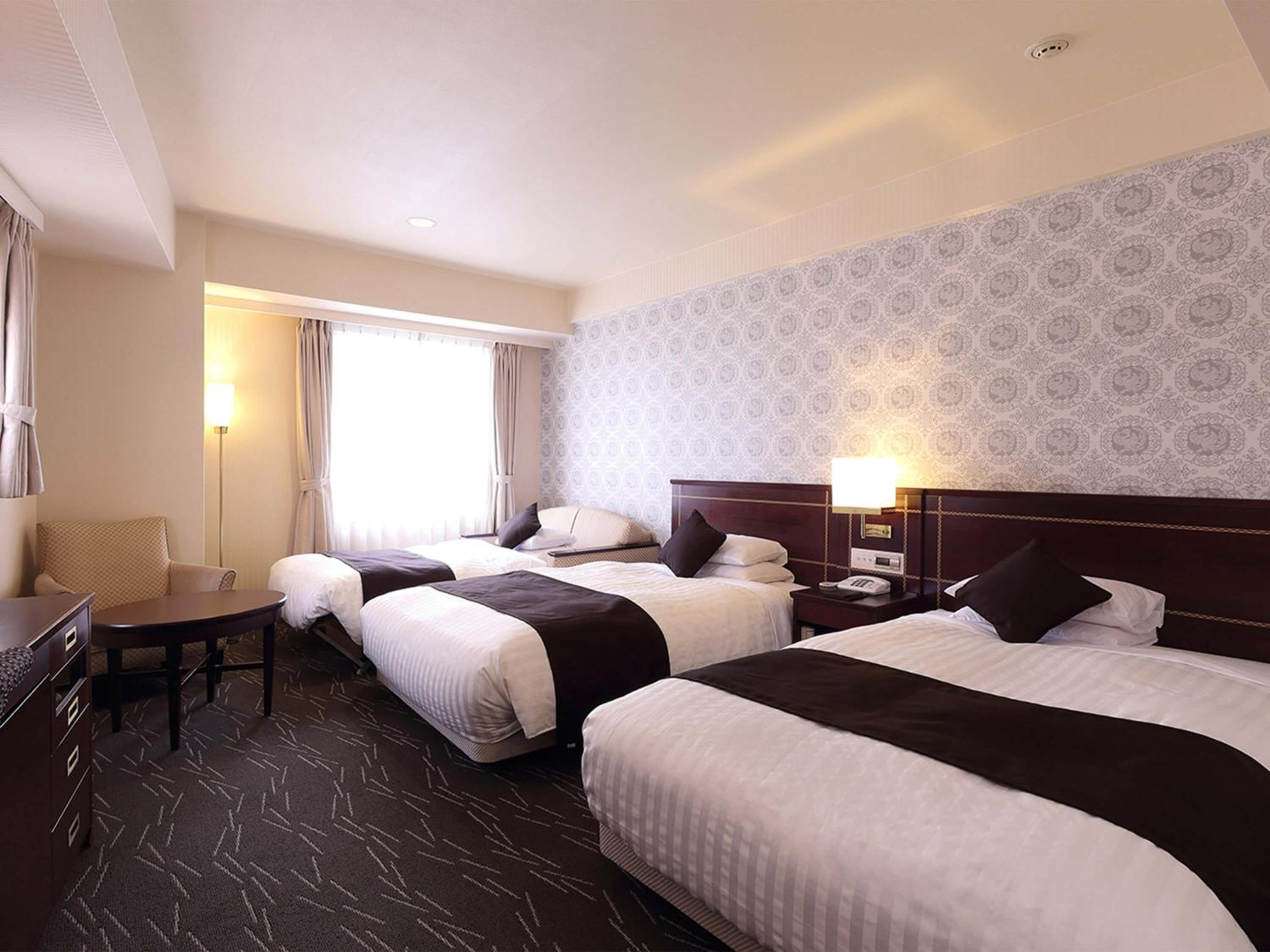 Corner Triple Room - Smoking (Over 20 Years Old Only)