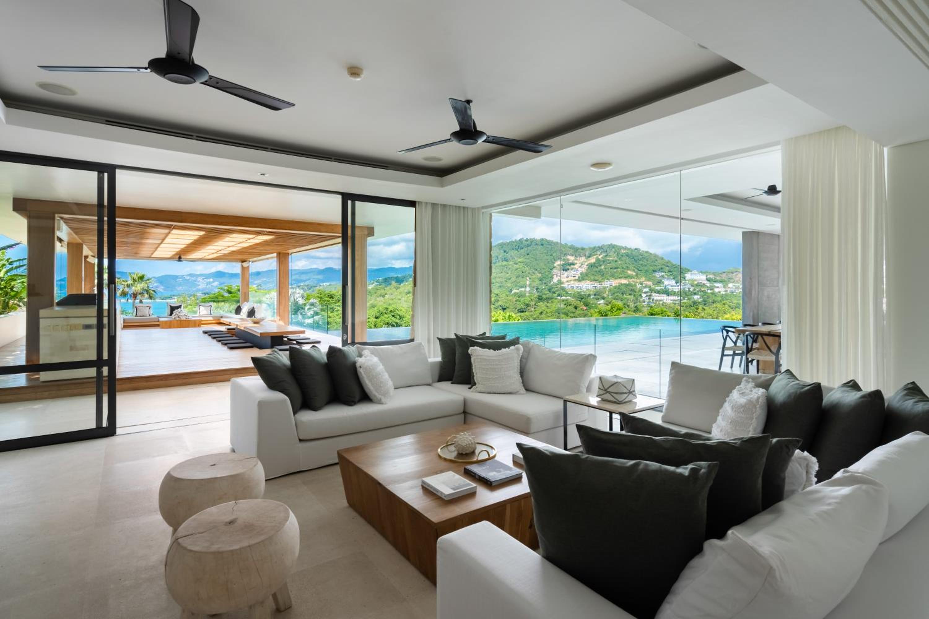 Eight-Bedroom Villa PLUS photo 1