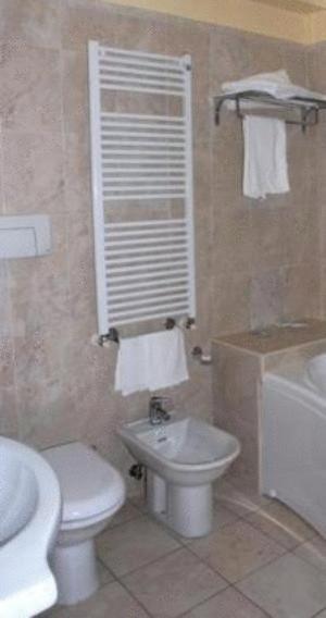 Standard Double Room - Photo 2