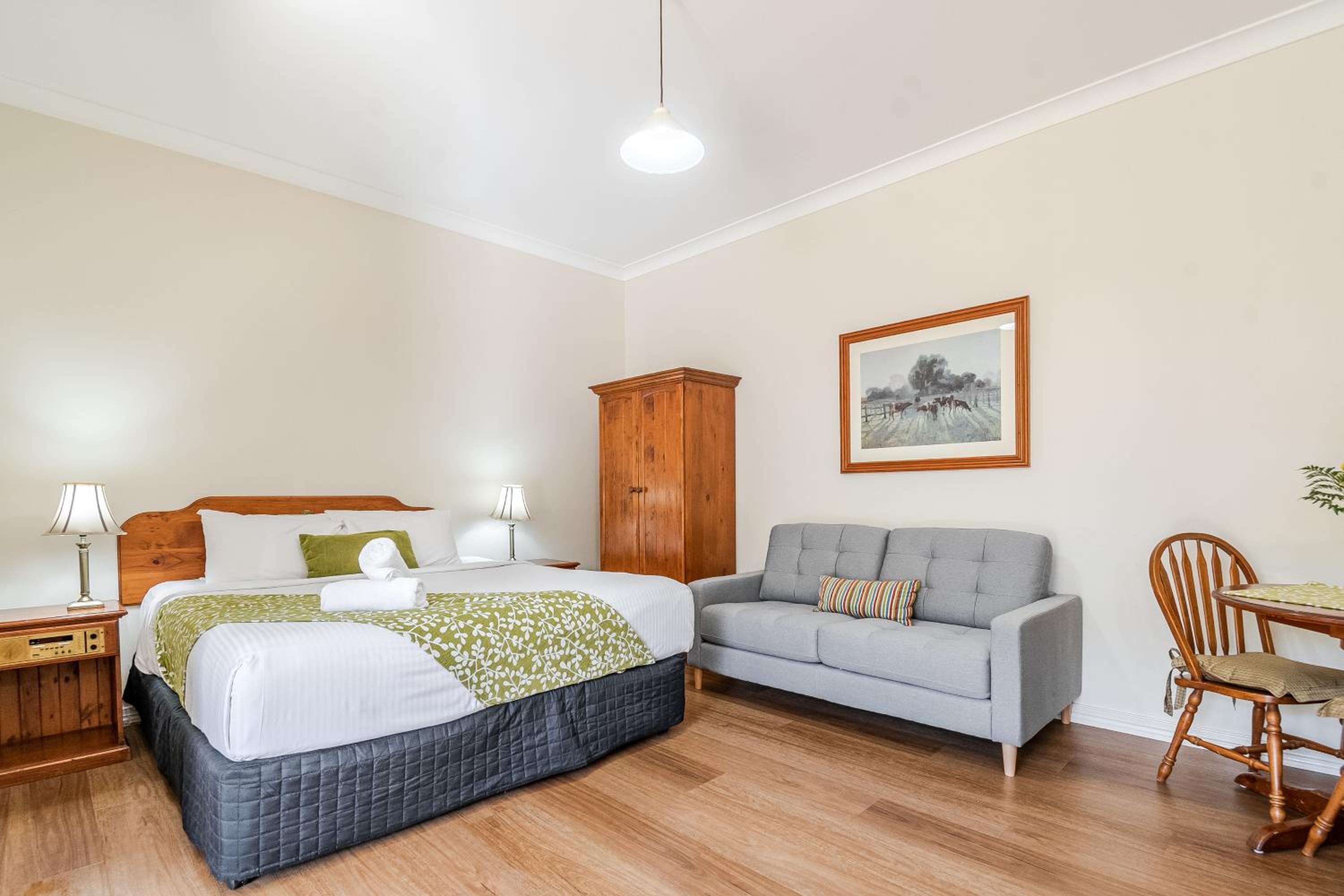 Deluxe King Room  photo 1