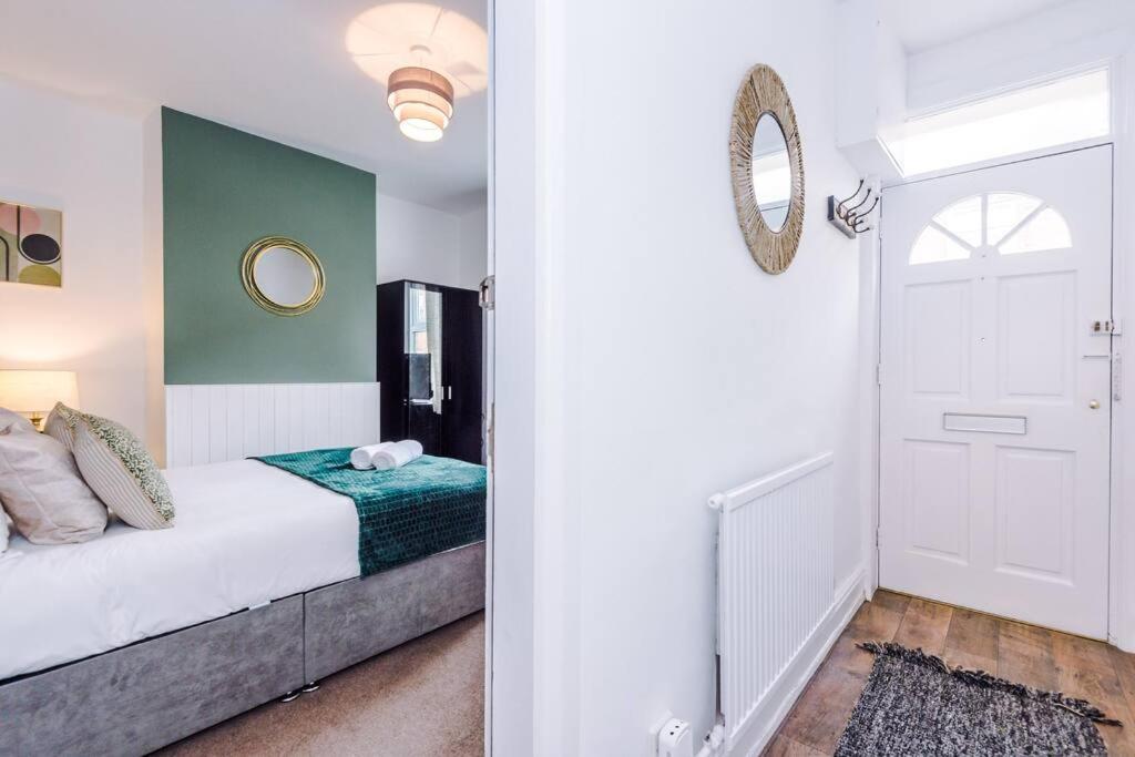 Three-Bedroom House photo 2