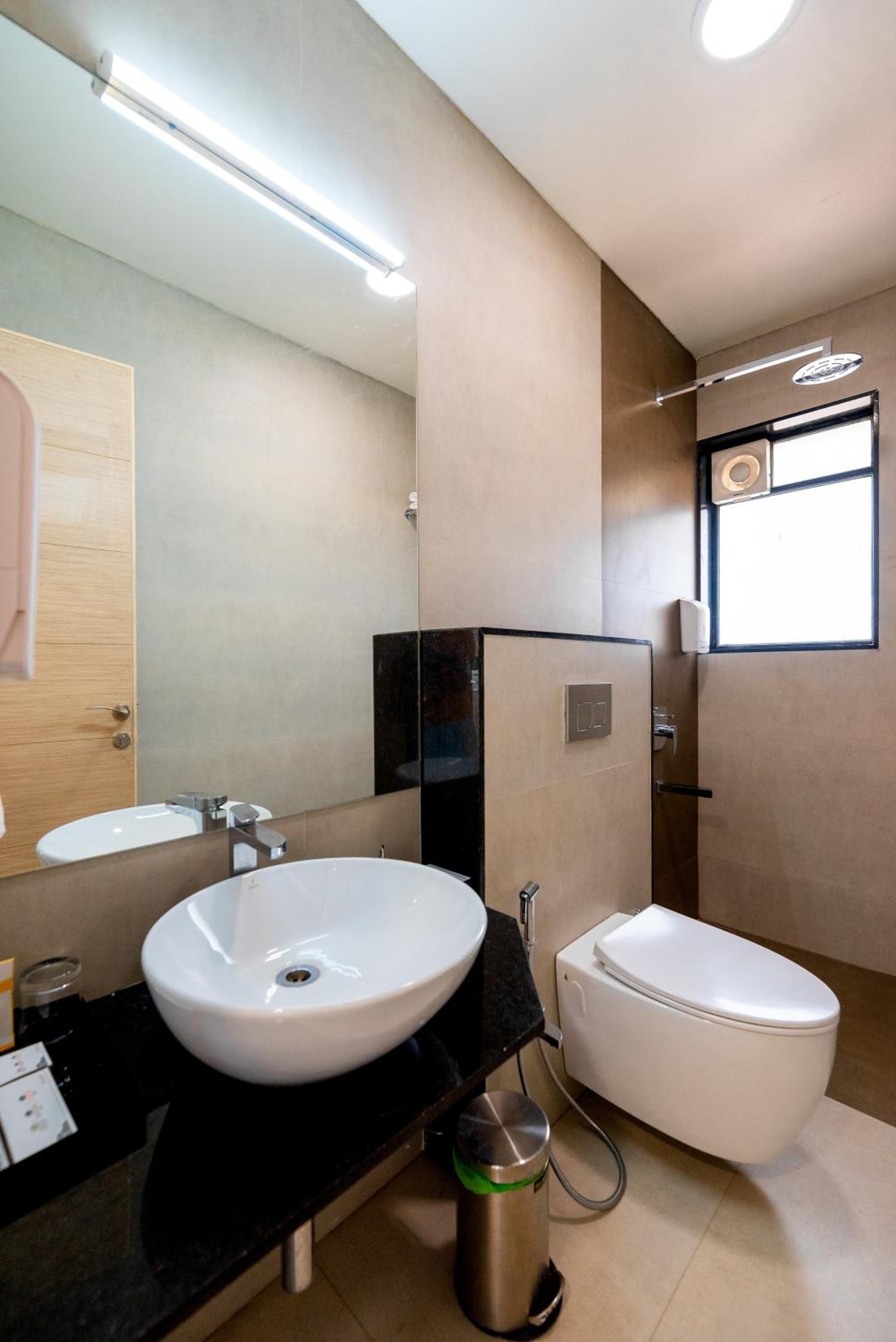 Premium Grande Room King Bed photo 2