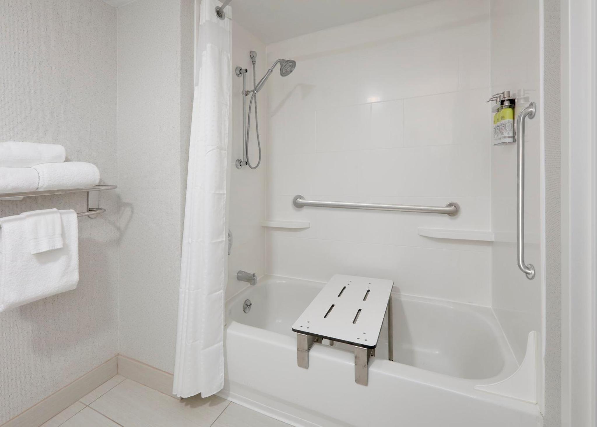 King Suite - Disability Access - Photo 2