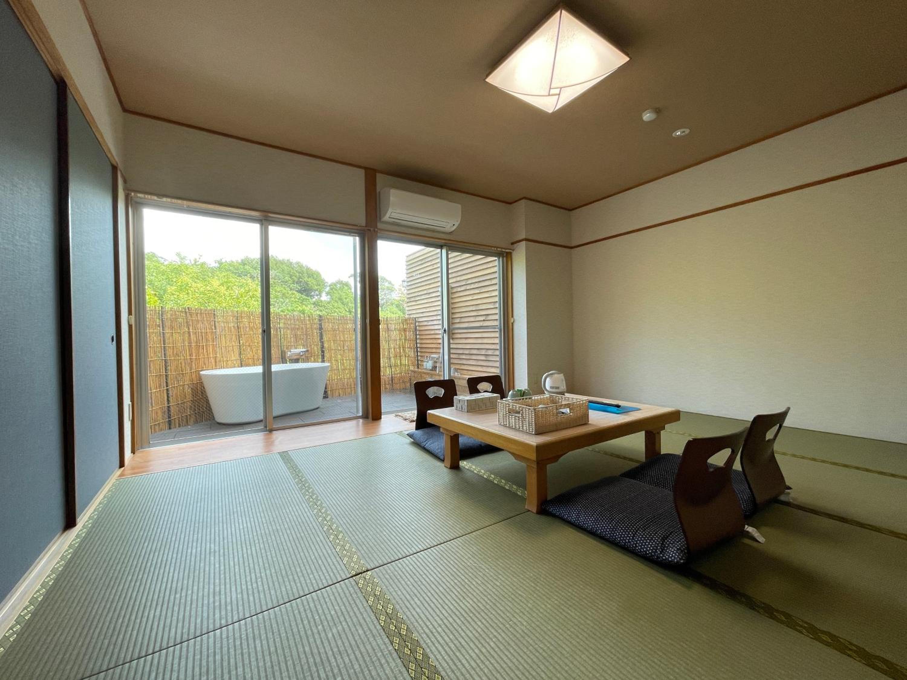 Family Room with Private Bathroom photo 1