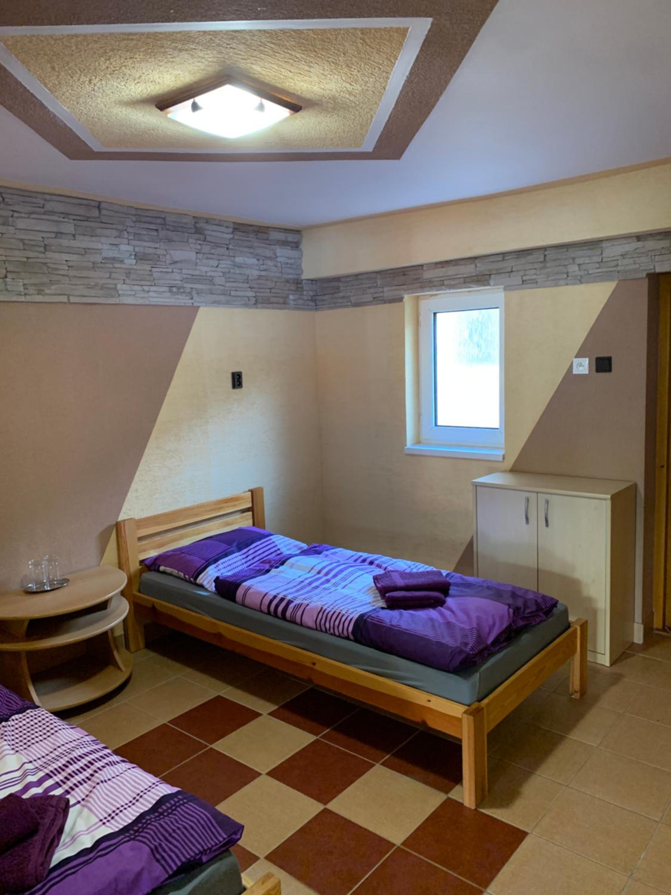Economy Twin Room photo 3