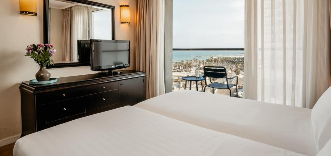 Junior King Suite - Lounge Access - Photo 1
